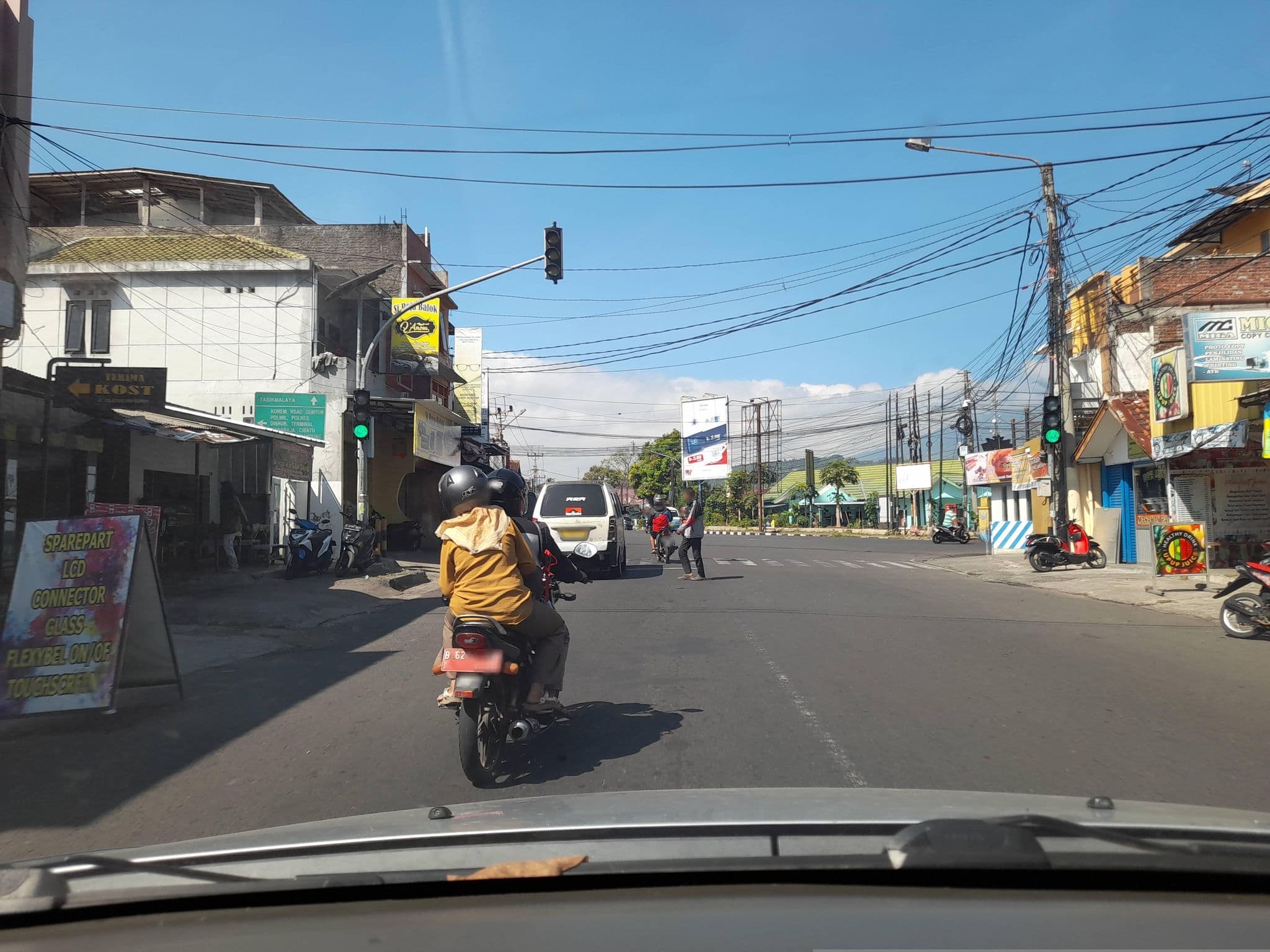 Street view near Sahira Butik Hotel, Garut — © Kaart_Local (CC BY-SA · Mapillary)