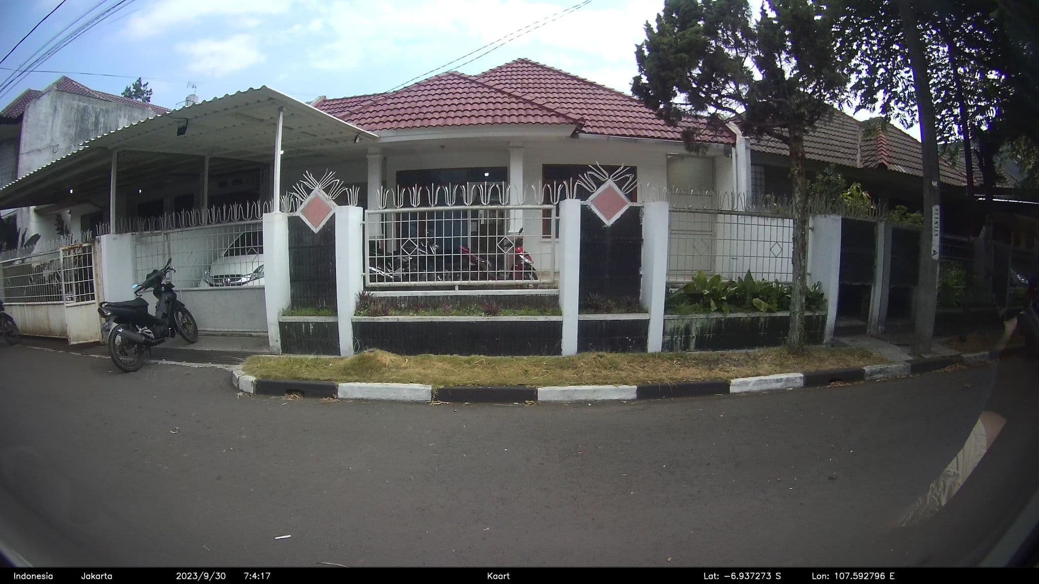 Street view near Fora Guest House, Bandung — © kaart_2 (CC BY-SA · Mapillary)