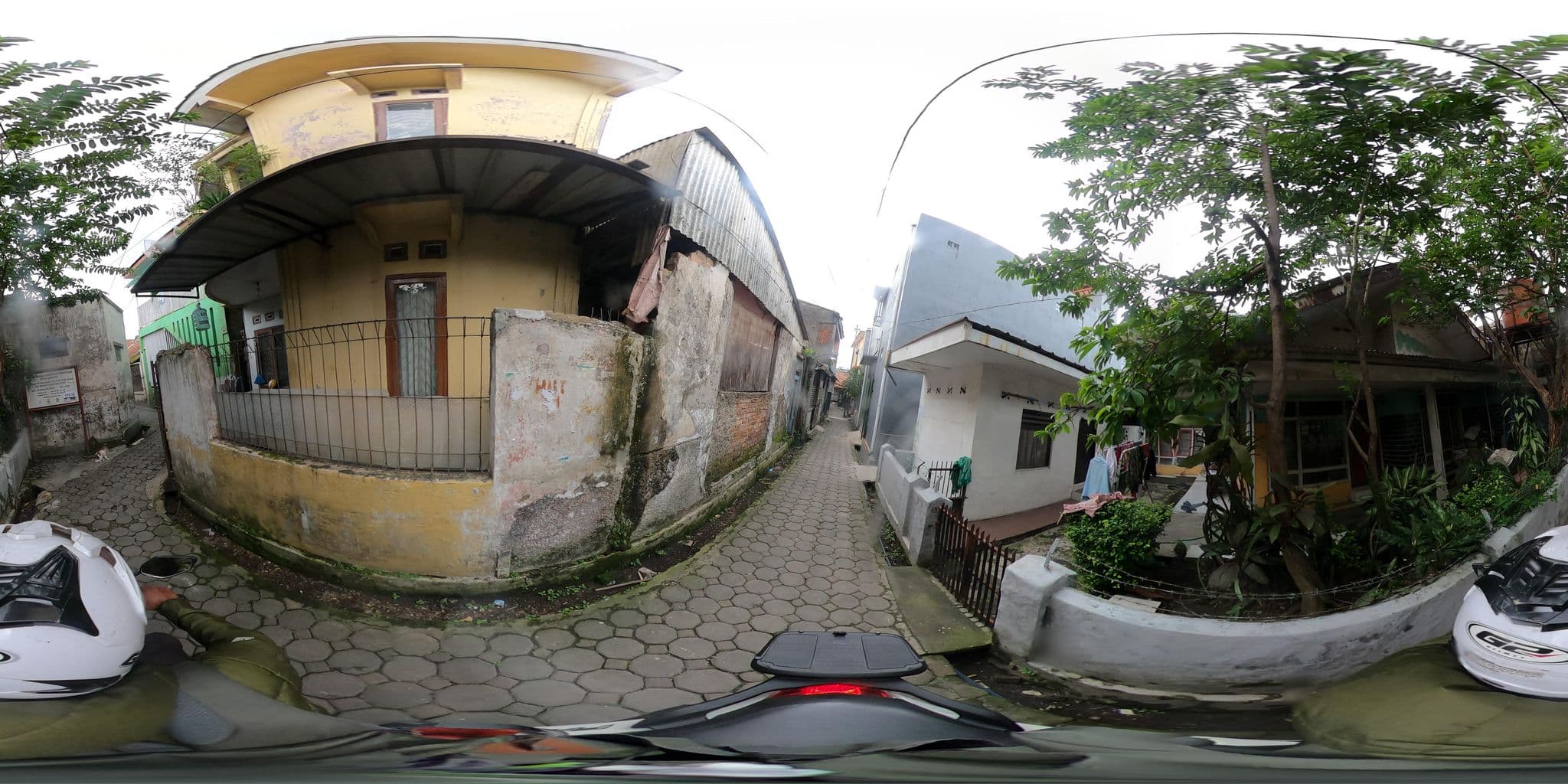 Street view near Wisata Baru Hotel, Bandung — © Kaart_Local (CC BY-SA · Mapillary)