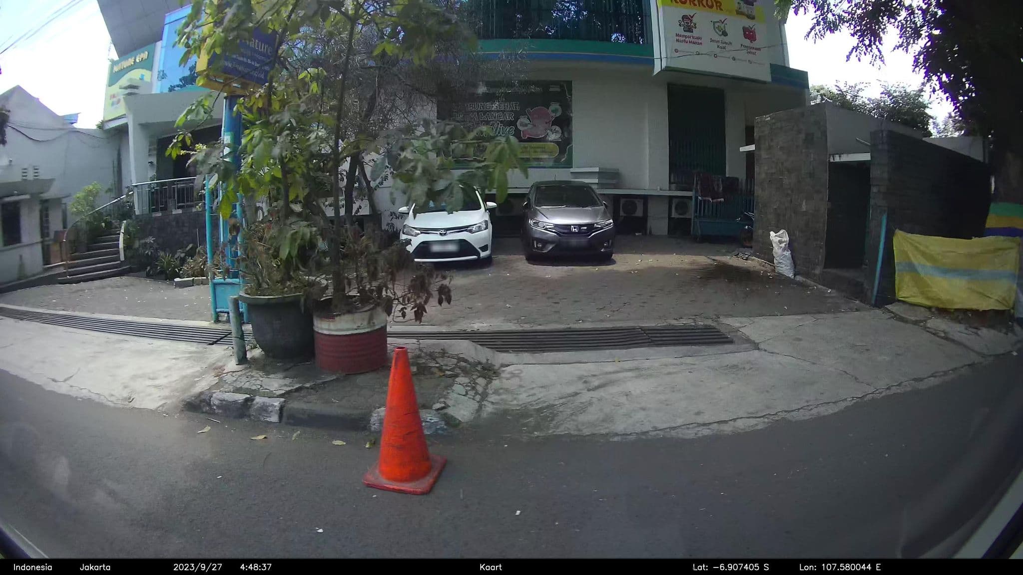 Street view near Ong's CheckPoint, Bandung — © kaart_2 (CC BY-SA · Mapillary)