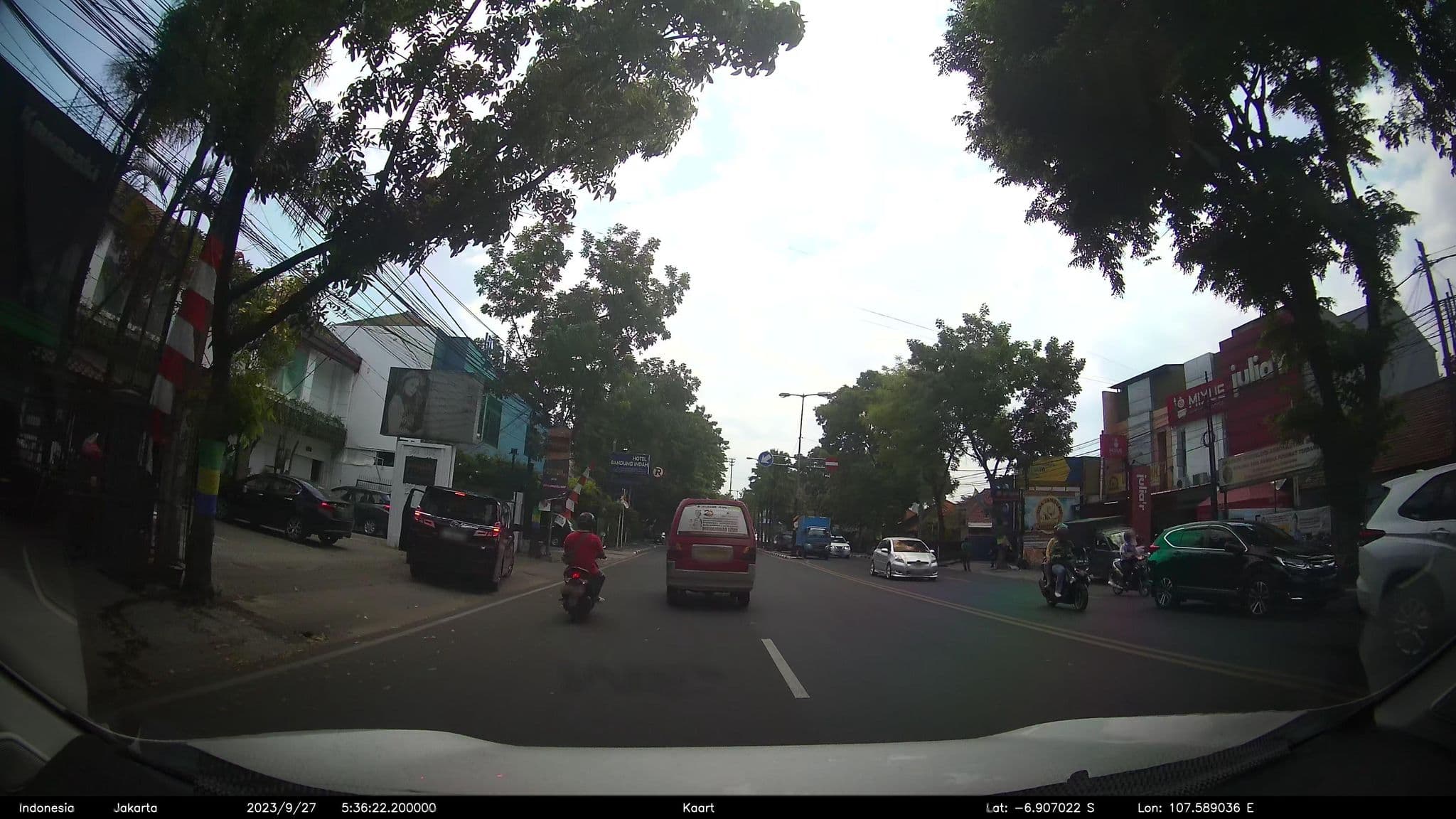 Street view near Hotel Bandung Indah, Bandung — © kaart5 (CC BY-SA · Mapillary)