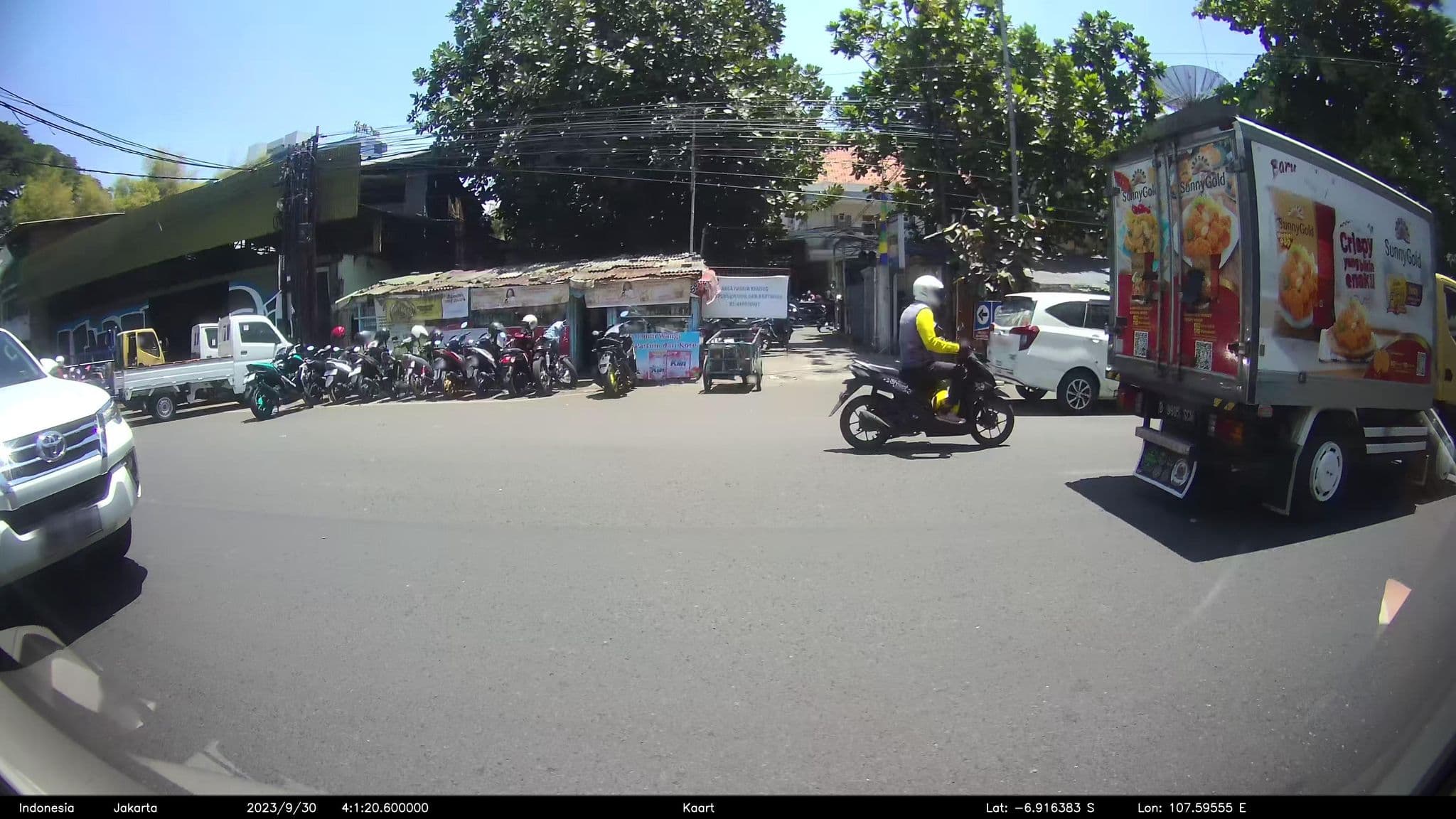 Street view near Hotel, Bandung — © kaart_2 (CC BY-SA · Mapillary)