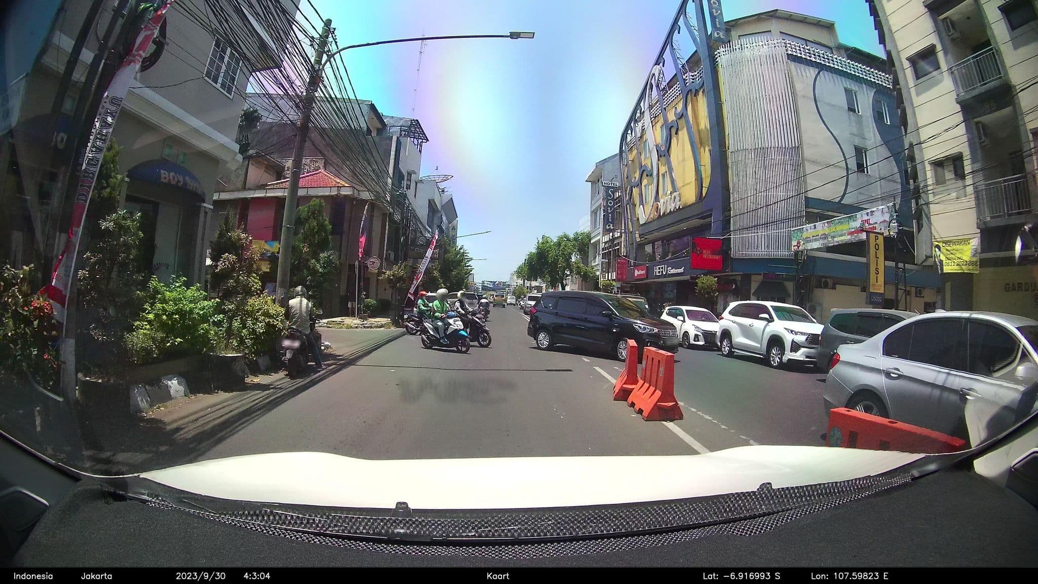 Street view near Reddoorz Premium Near Bandung Station, Bandung — © kaart_2 (CC BY-SA · Mapillary)