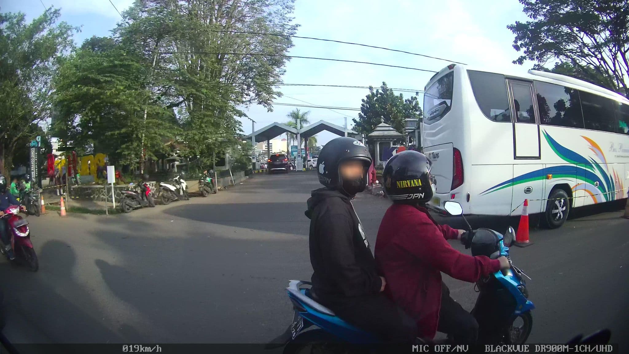 Street view near Hotel Sri Kencono, Bandung — © kaart_2 (CC BY-SA · Mapillary)