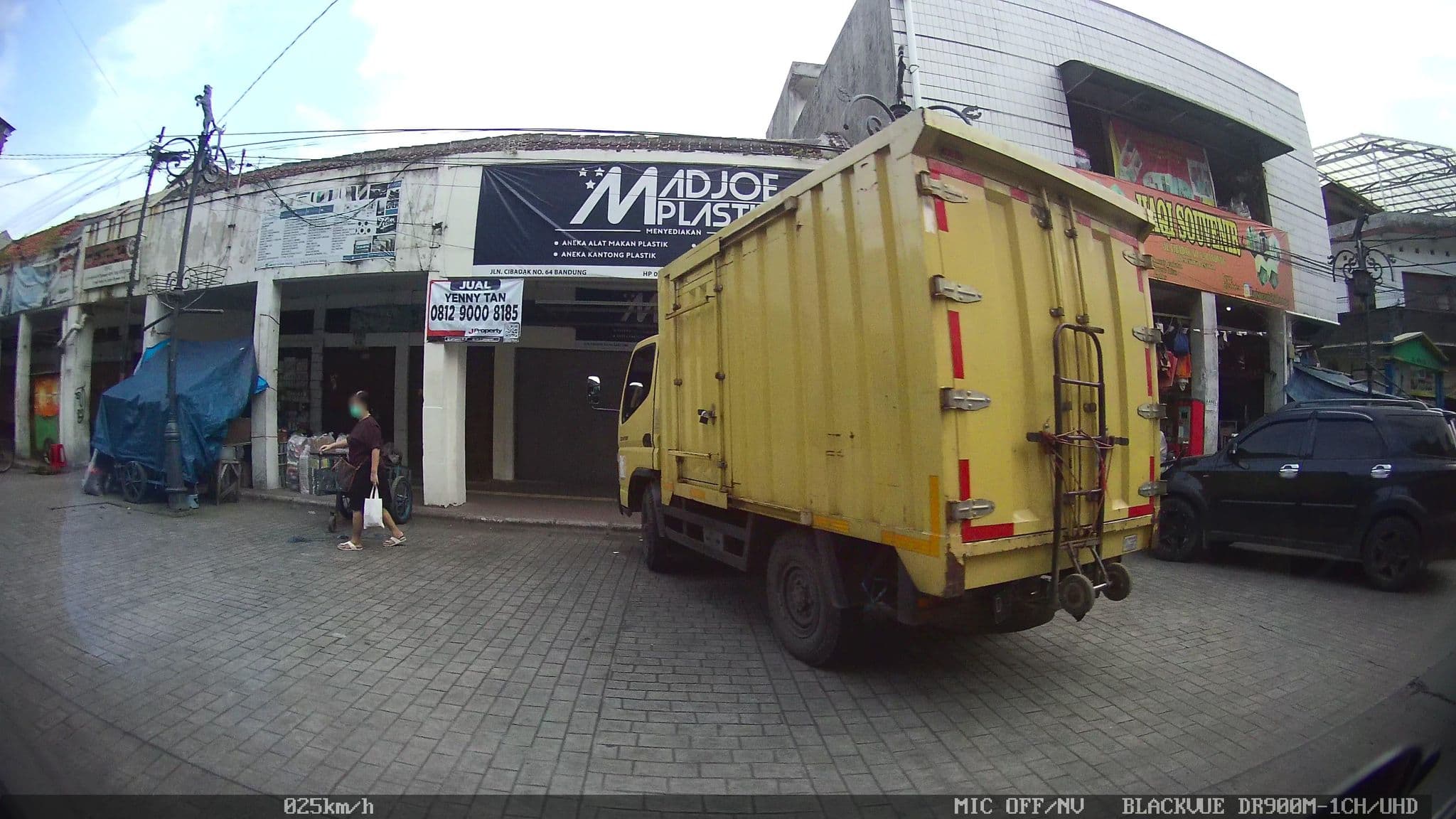 Street view near Albert court hotel, Bandung — © kaart_2 (CC BY-SA · Mapillary)