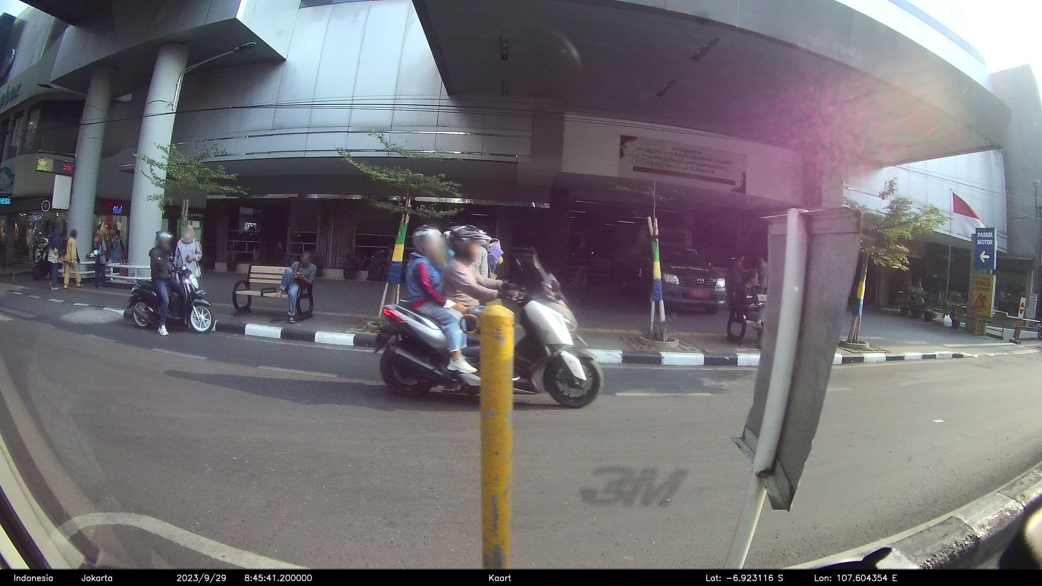 Street view near Bobobox Pods Alun Alun, Bandung — © kaart_2 (CC BY-SA · Mapillary)
