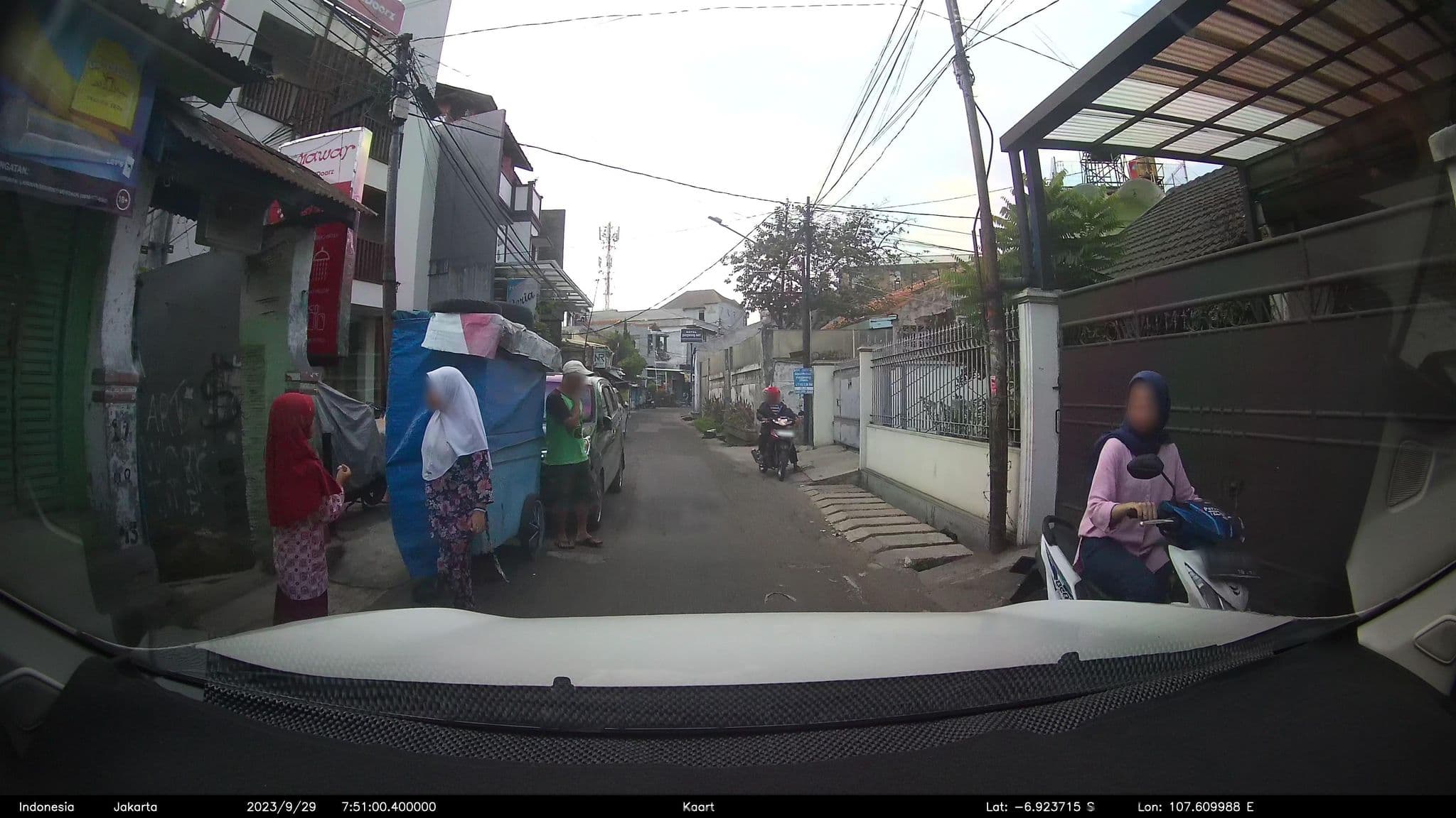 Street view near Hotel Mawar, Bandung — © kaart_2 (CC BY-SA · Mapillary)