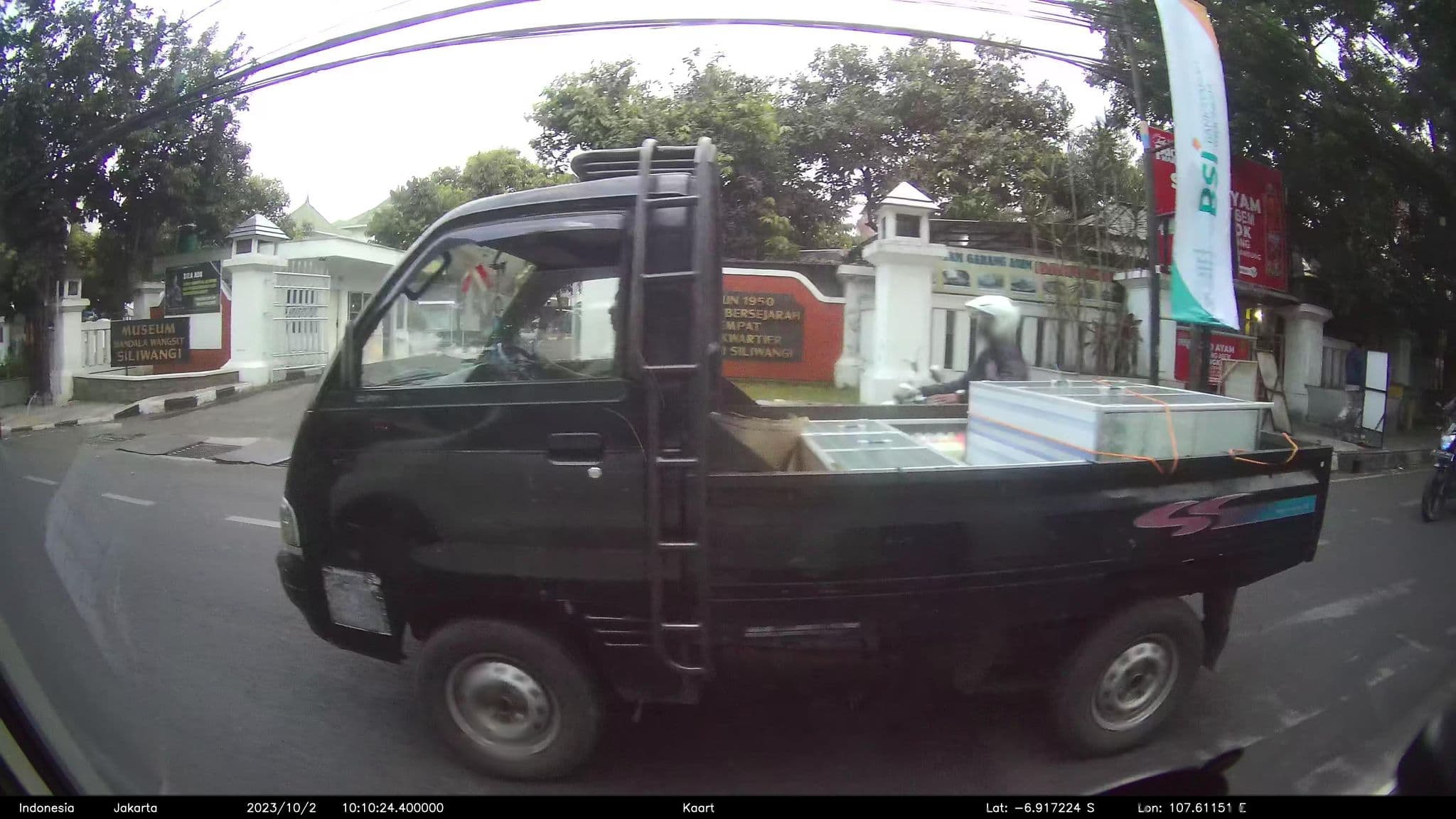 Street view near Kolam Renang Crowne Plaza Hotel, Bandung — © kaart5 (CC BY-SA · Mapillary)
