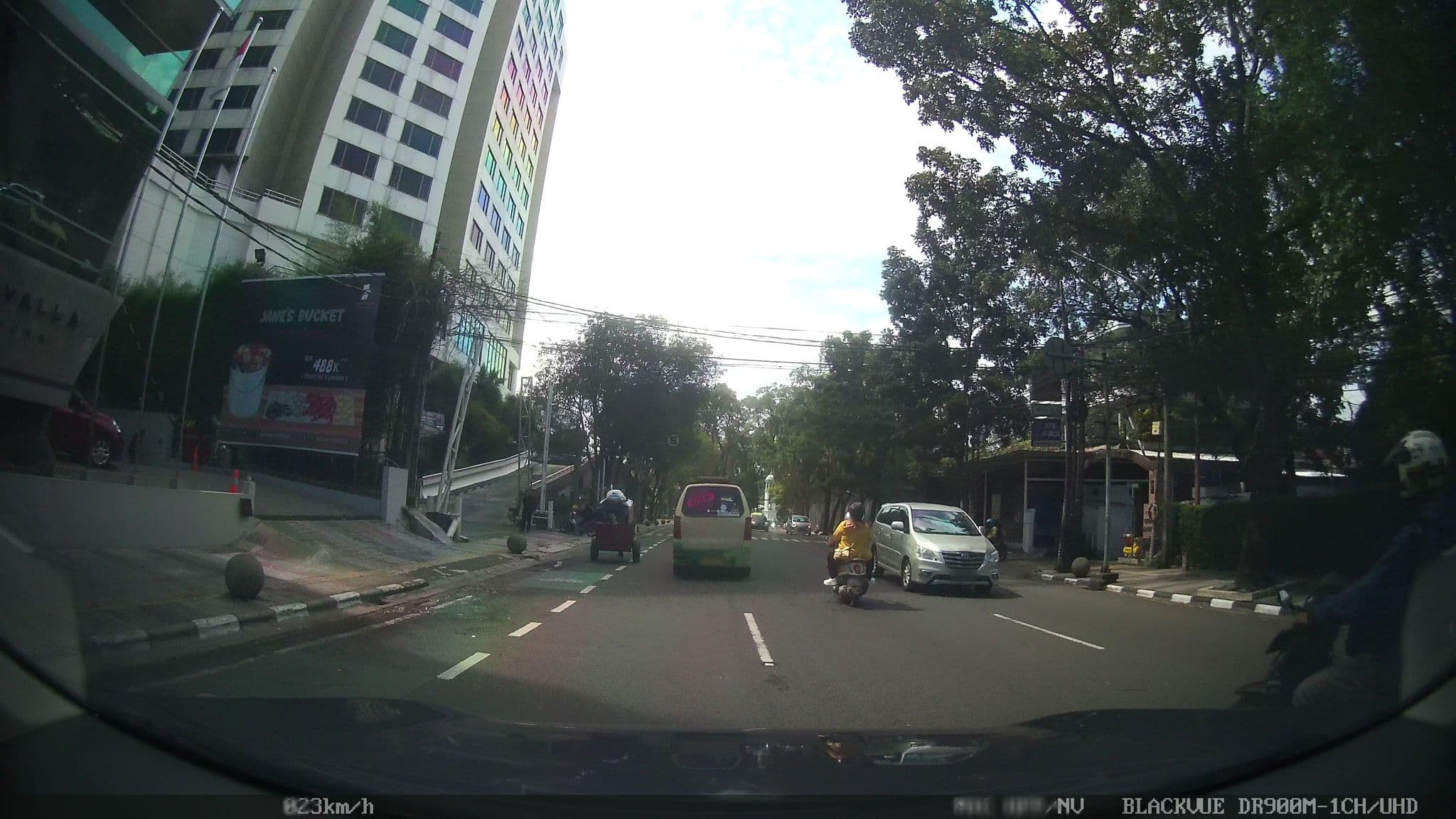 Street view near Swimming Pool U Janevalla Hotel, Bandung — © kaart5 (CC BY-SA · Mapillary)