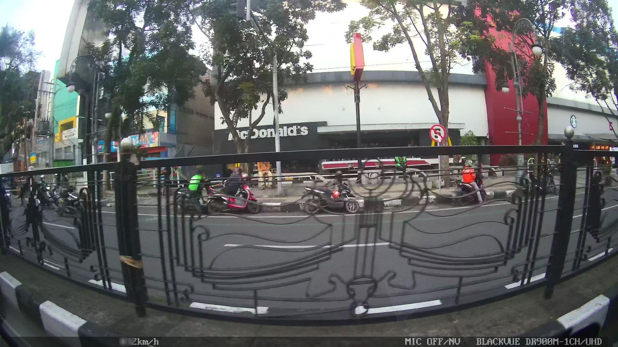 Street view near Hotel Royal Ambarrukmo, Bandung — © kaart_2 (CC BY-SA · Mapillary)