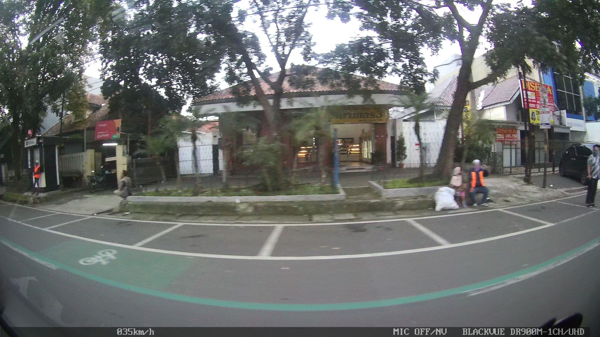 Street view near Marala Hotel, Bandung — © kaart_2 (CC BY-SA · Mapillary)