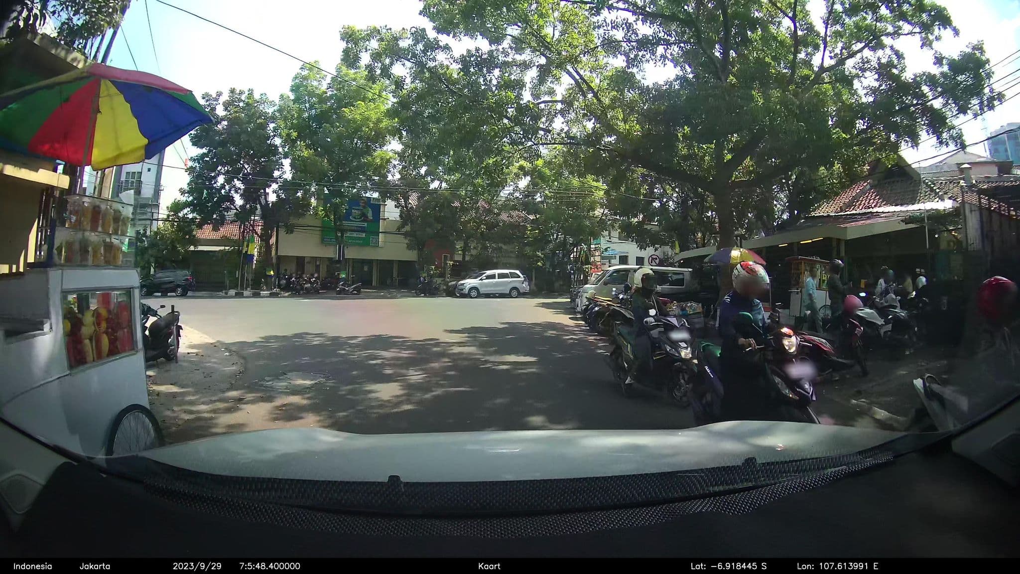 Street view near vio veteran, Bandung — © kaart_2 (CC BY-SA · Mapillary)