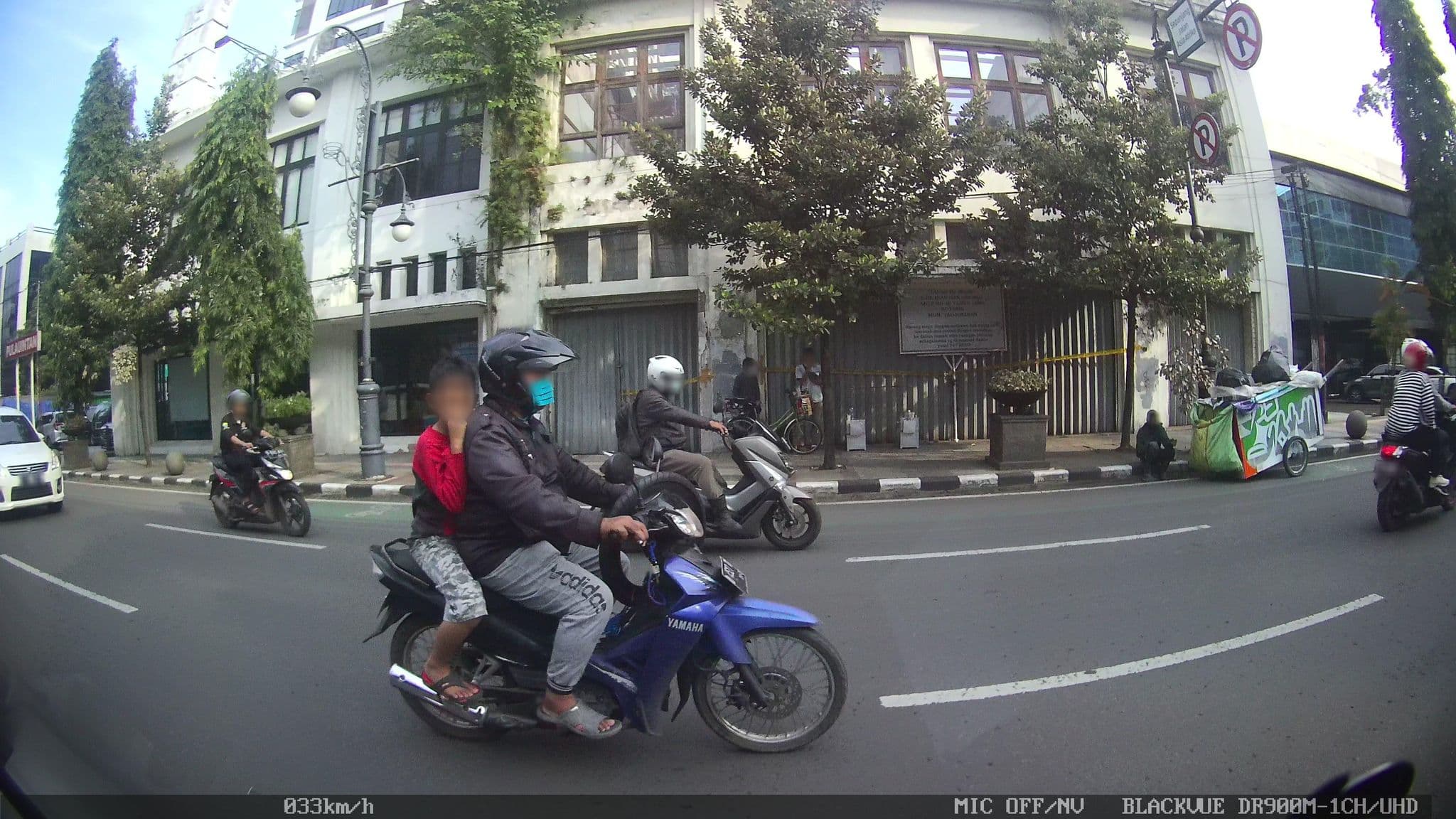 Street view near Oasis Amir Hotel, Bandung — © kaart_2 (CC BY-SA · Mapillary)