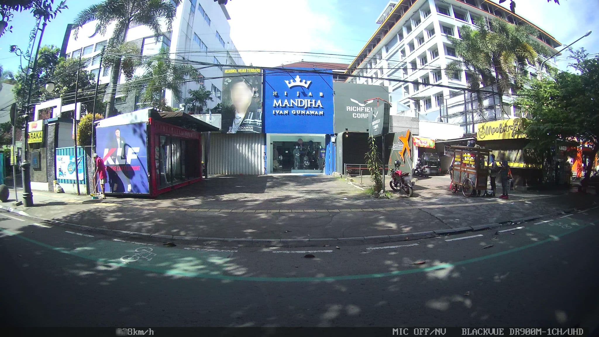 Street view near Hotel flores, Bandung — © kaart_2 (CC BY-SA · Mapillary)