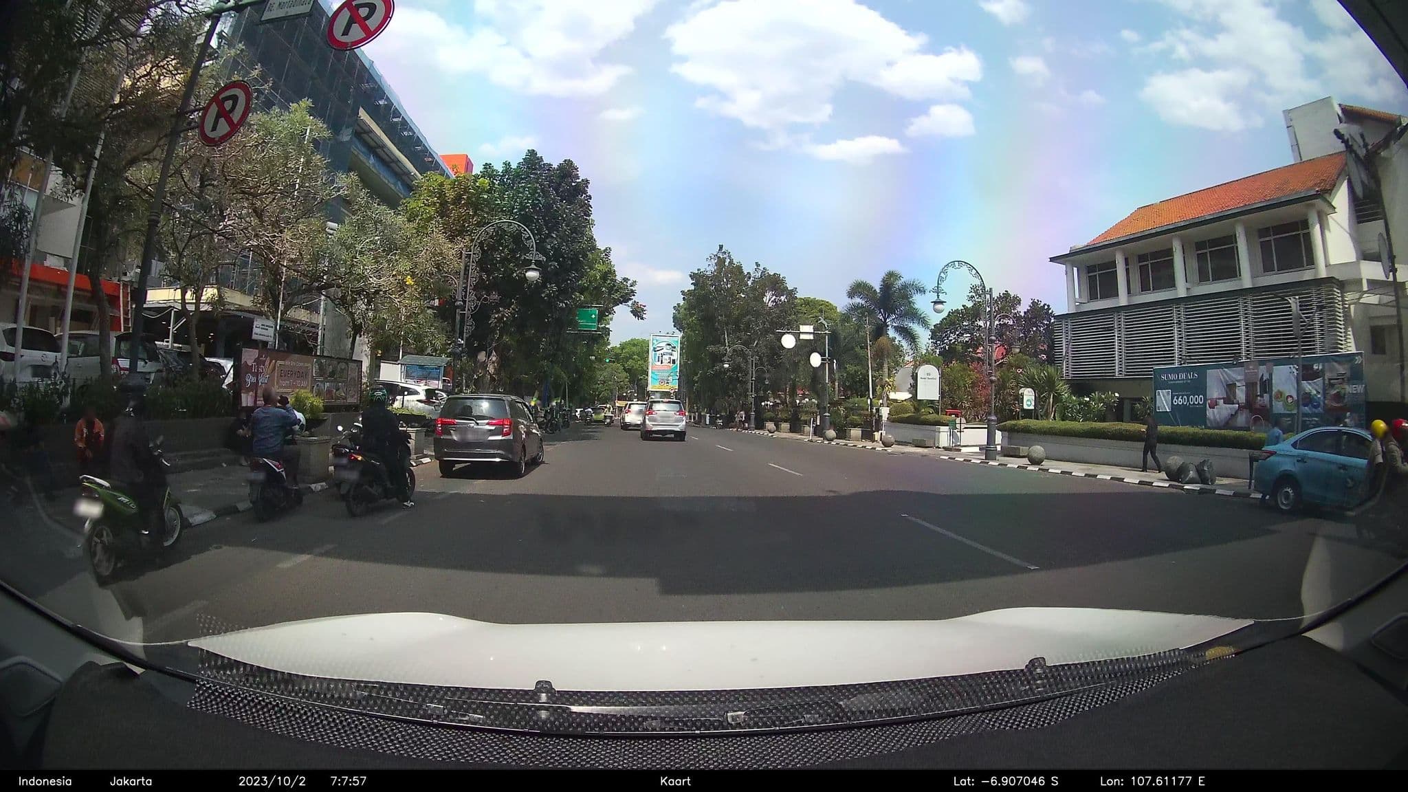 Street view near Anggrek Shopping Hotel, Bandung — © kaart5 (CC BY-SA · Mapillary)
