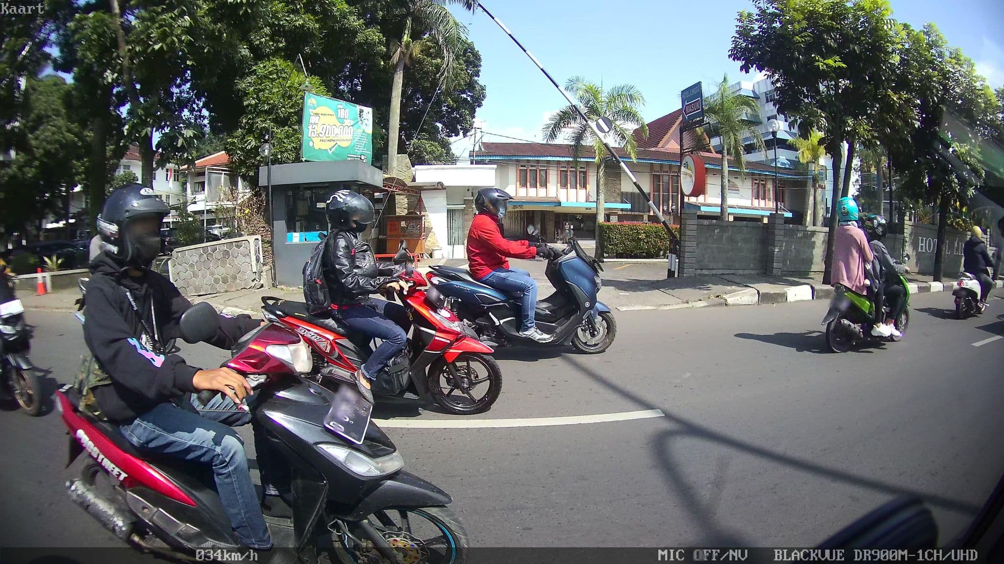 Street view near Airy Batununggal Soekarno Hatta 464 Bandung, Bandung — © kaart_2 (CC BY-SA · Mapillary)
