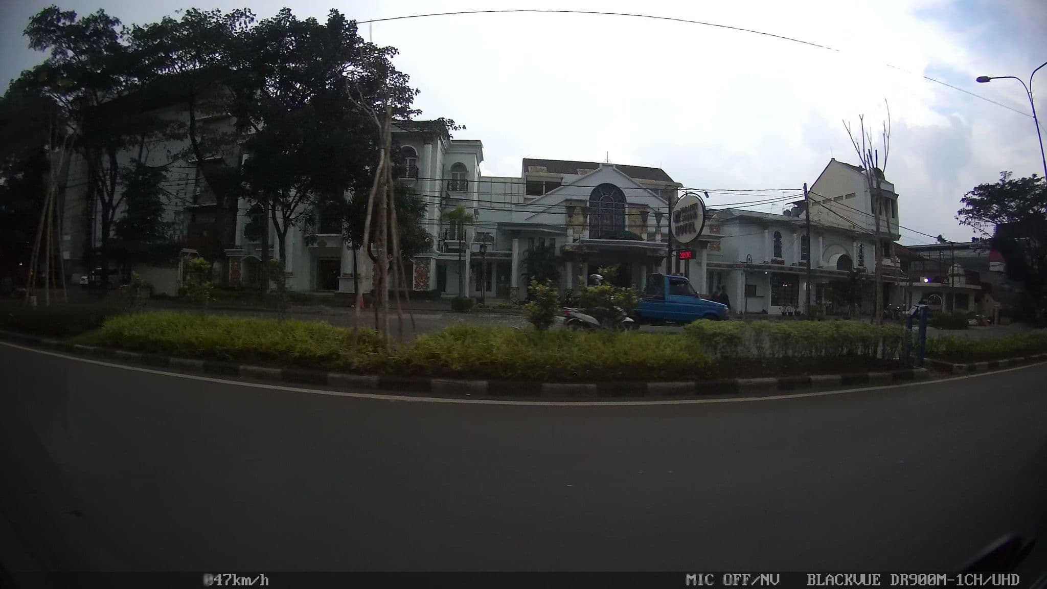 Street view near Balai Pertemuan Hotel Narapati Indah, Bandung — © kaart_2 (CC BY-SA · Mapillary)