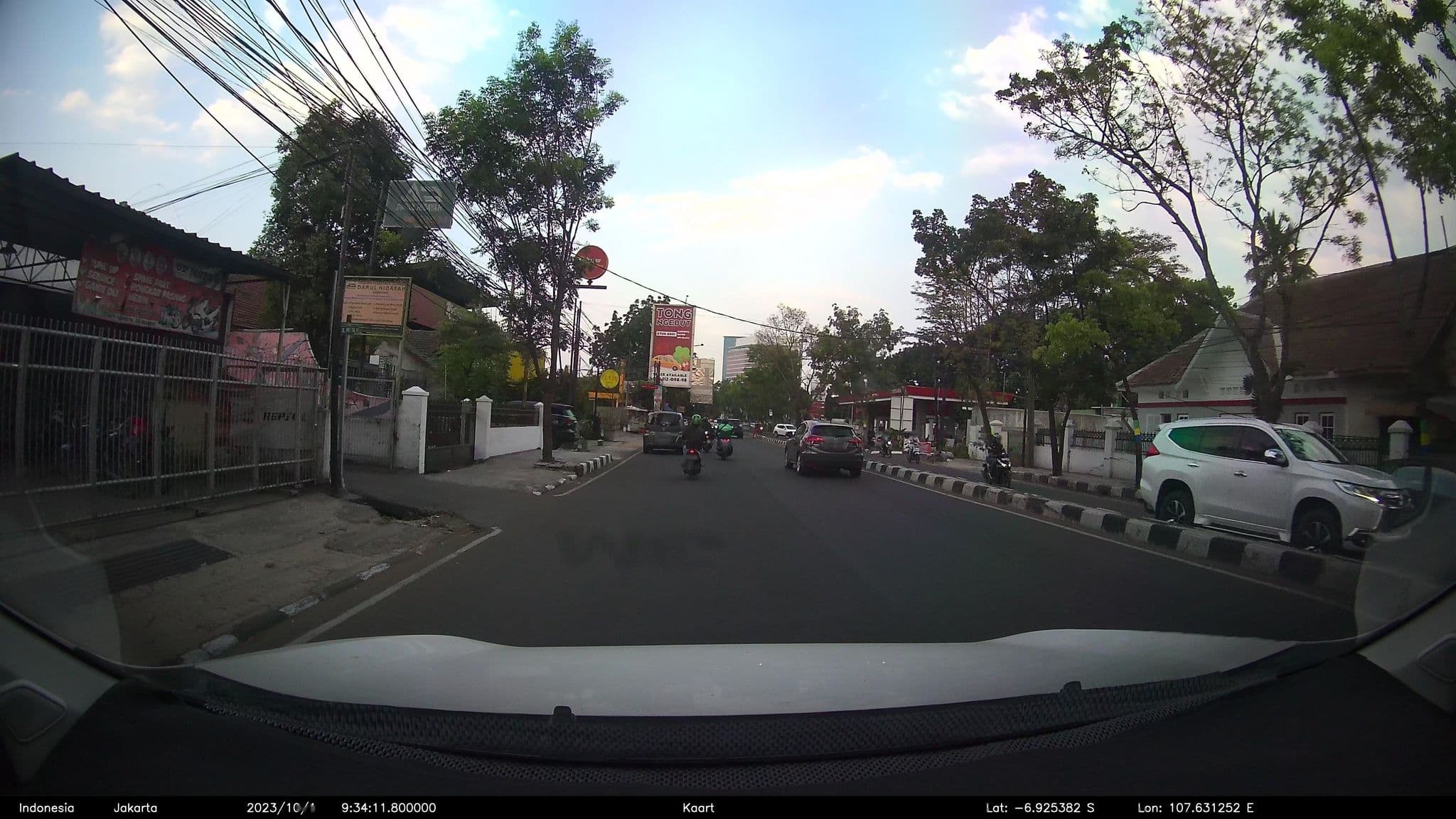 Street view near The Trans Luxurious Hotel, Bandung, Bandung — © kaart5 (CC BY-SA · Mapillary)