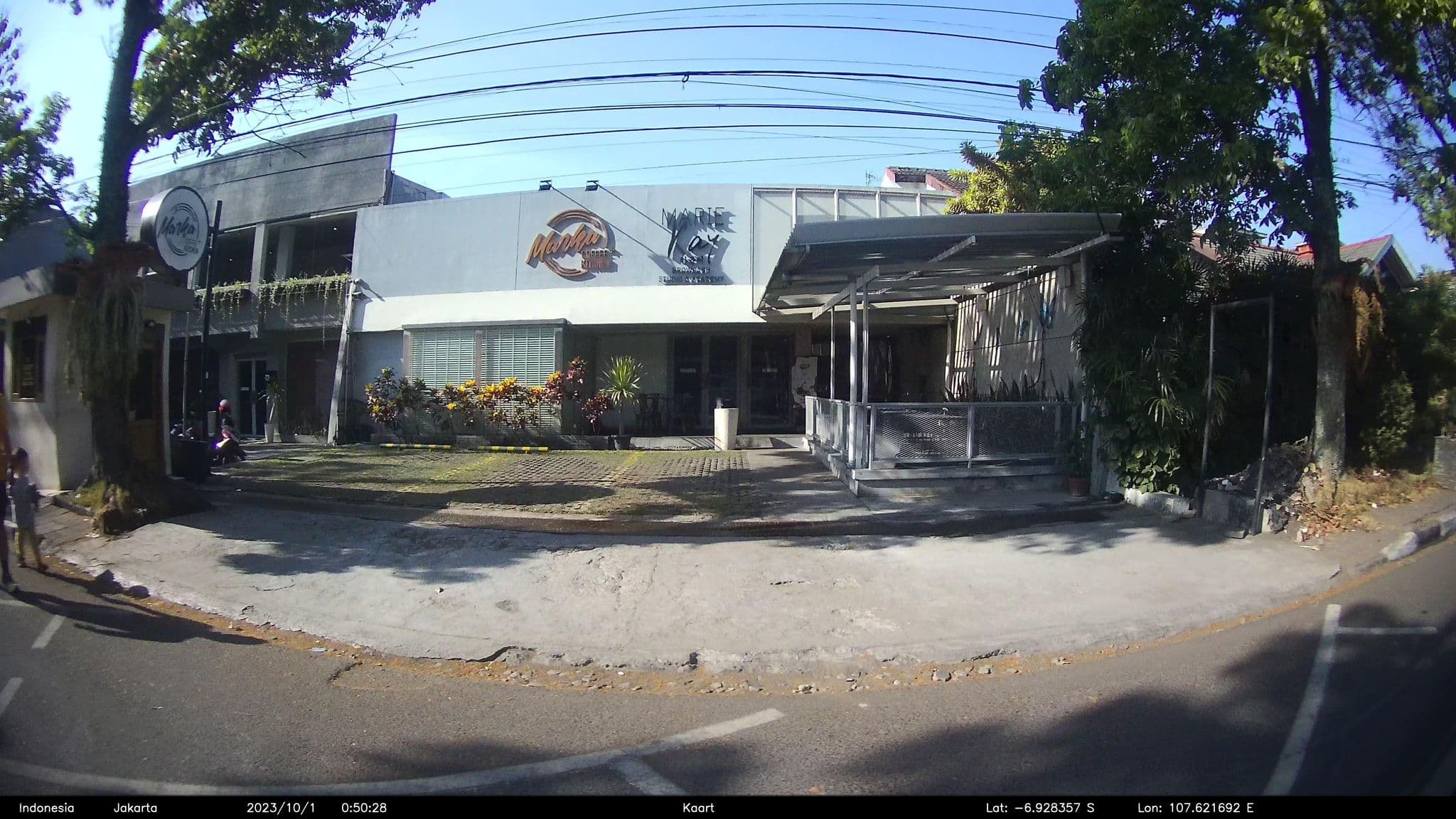 Street view near Hotel Harmony Inn 1, Bandung — © kaart5 (CC BY-SA · Mapillary)