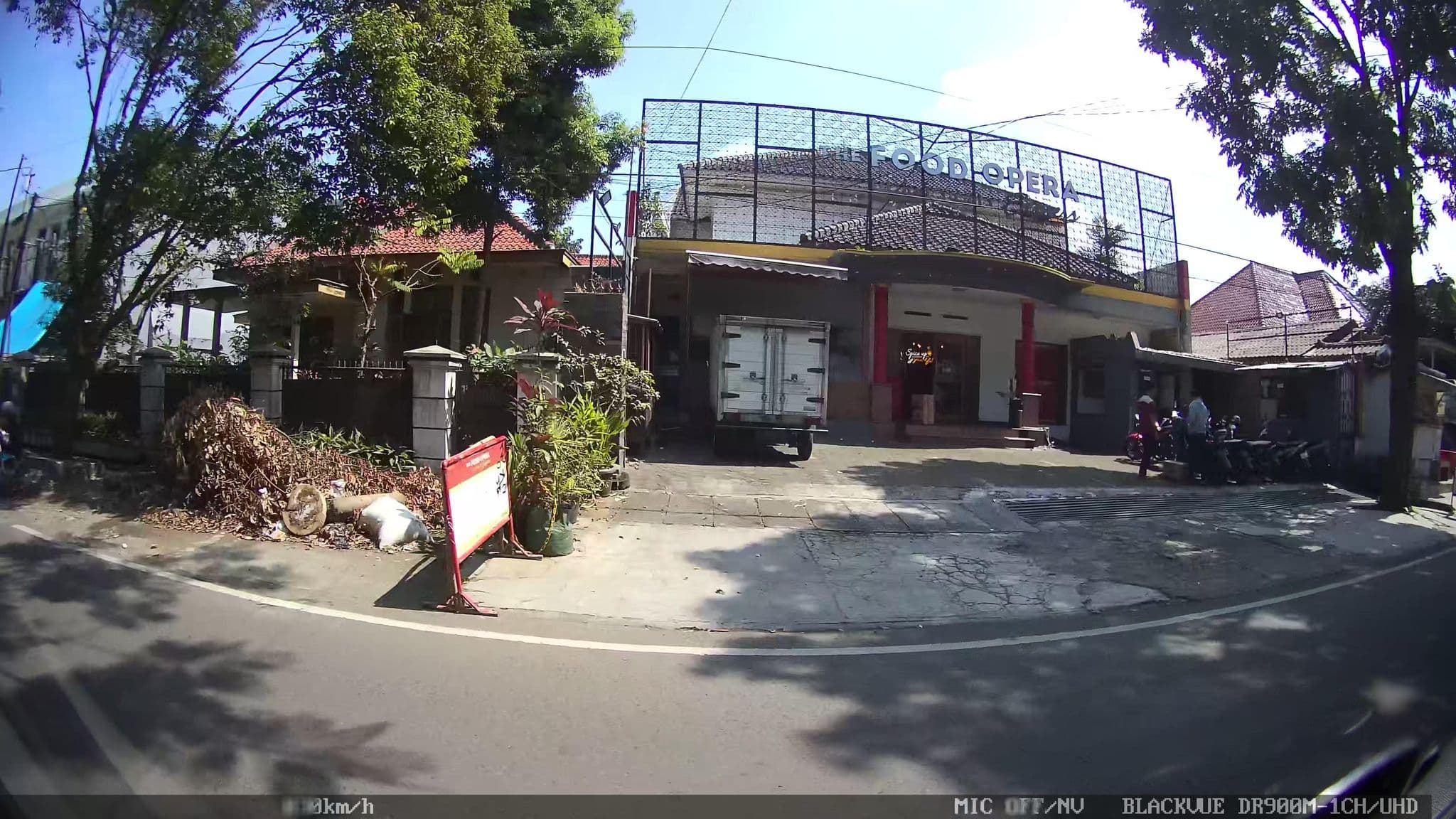 Street view near Wisma Wirabuana - Kodam VII, Bandung — © kaart_2 (CC BY-SA · Mapillary)