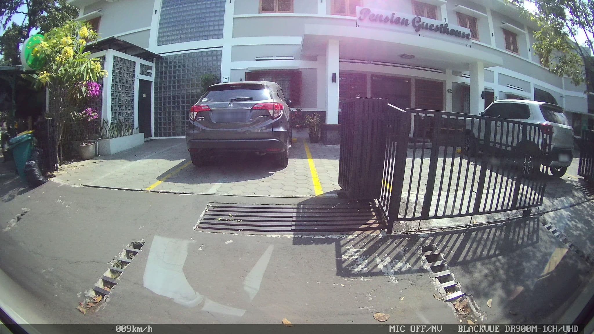 Street view near RedDoorz Plus near Riau Street, Bandung — © kaart_4 (CC BY-SA · Mapillary)