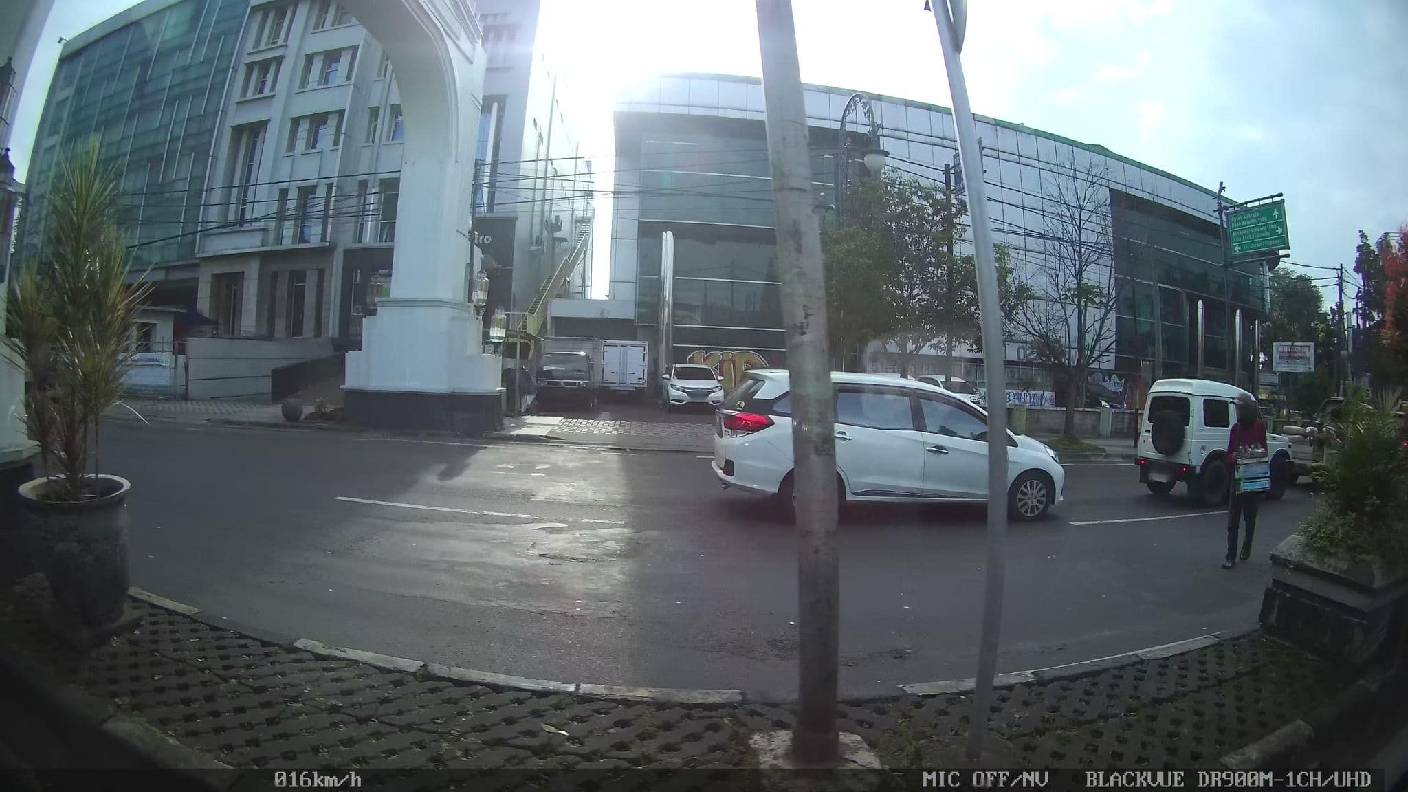 Street view near Hotel Capitol Plaza Sukabumi, Bandung — © kaart5 (CC BY-SA · Mapillary)