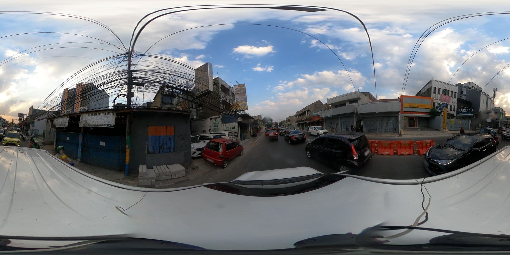 Street view near Emio Hotel, Bandung — © kaart5 (CC BY-SA · Mapillary)