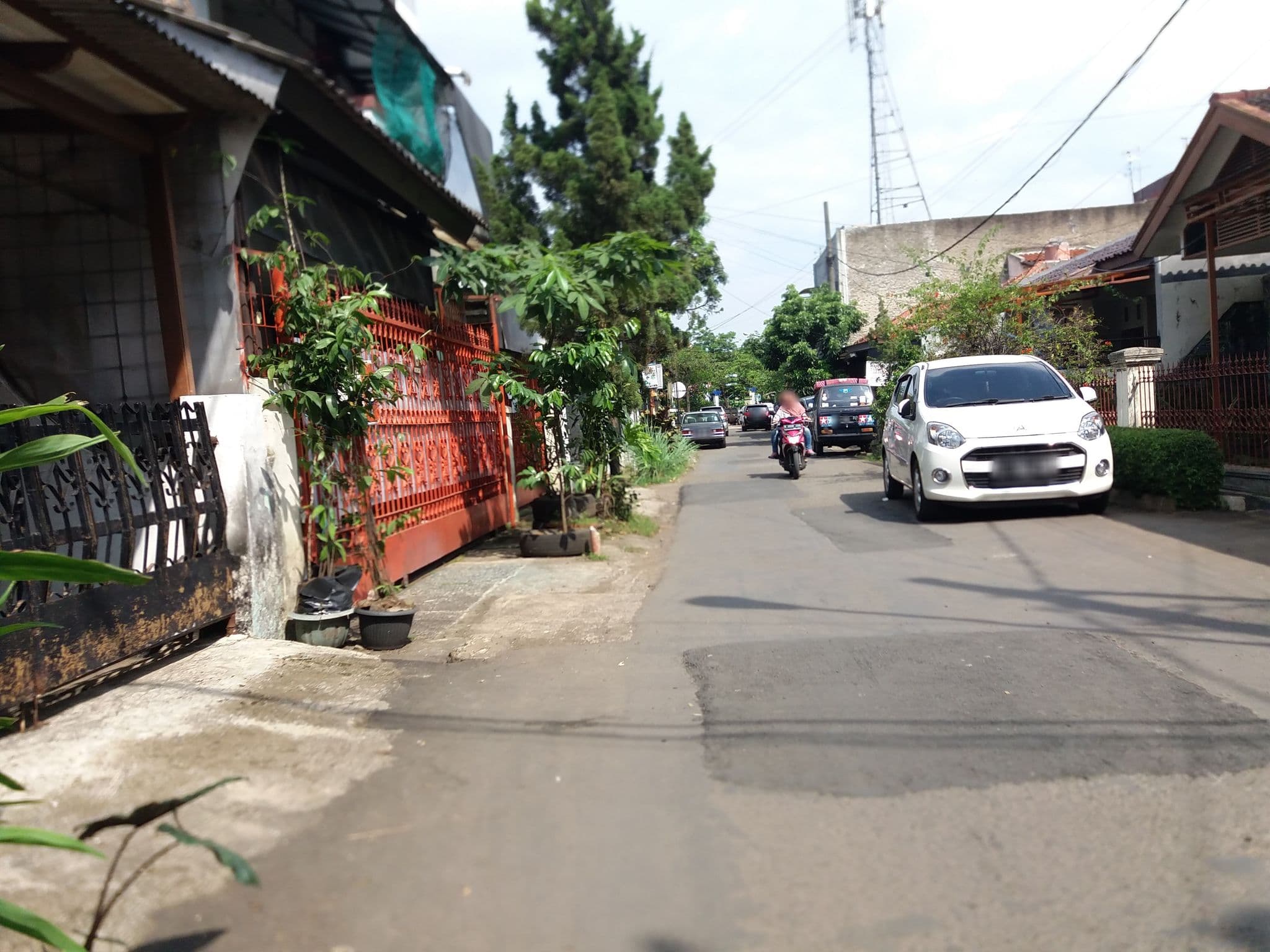 Street view near Gallery Apartement, Bandung — © fedrian_syah (CC BY-SA · Mapillary)