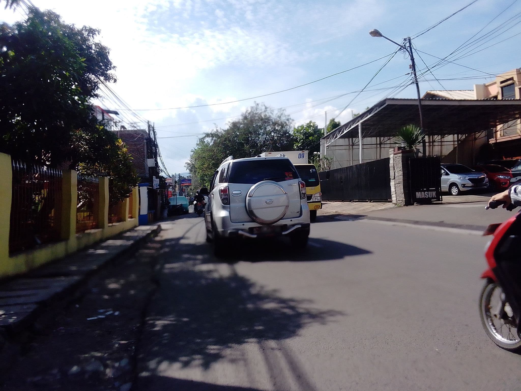 Street view near Bali Kuta Resort Swiss-Belhotel, Bandung — © fedrian_syah (CC BY-SA · Mapillary)