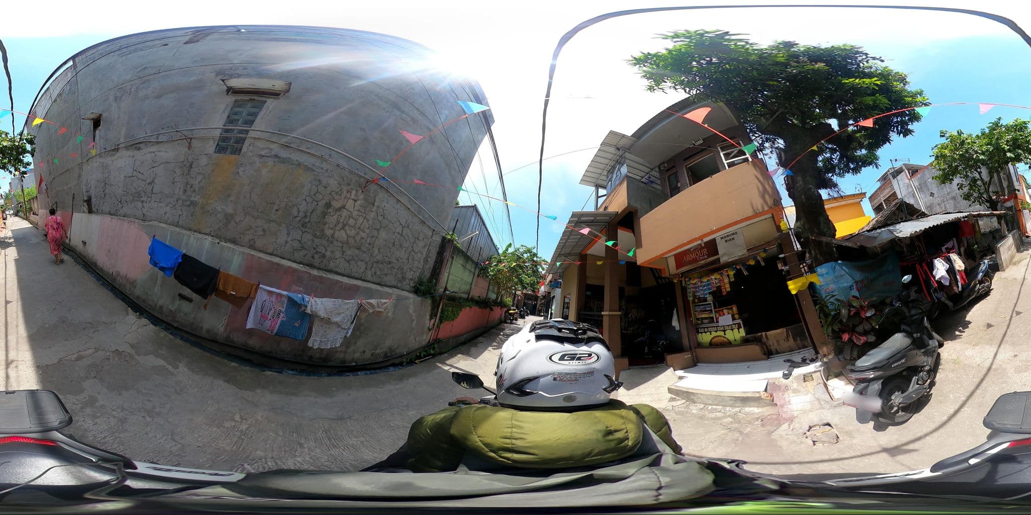 Street view near kotabaru parahyangan mansionpine hotel, Bandung — © Kaart_Local (CC BY-SA · Mapillary)