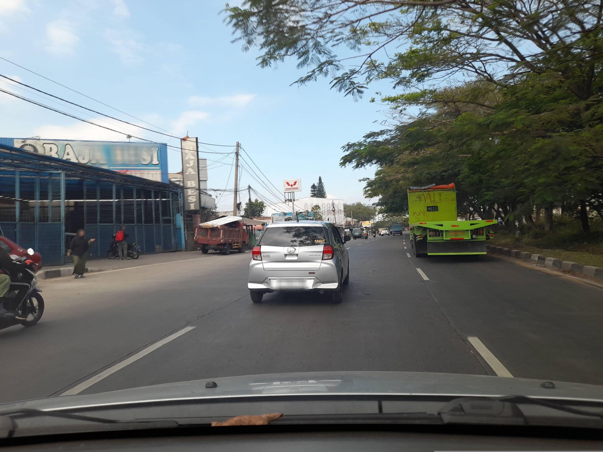 Street view near Hotel Yasmin, Cileunyi — © Kaart_Local (CC BY-SA · Mapillary)