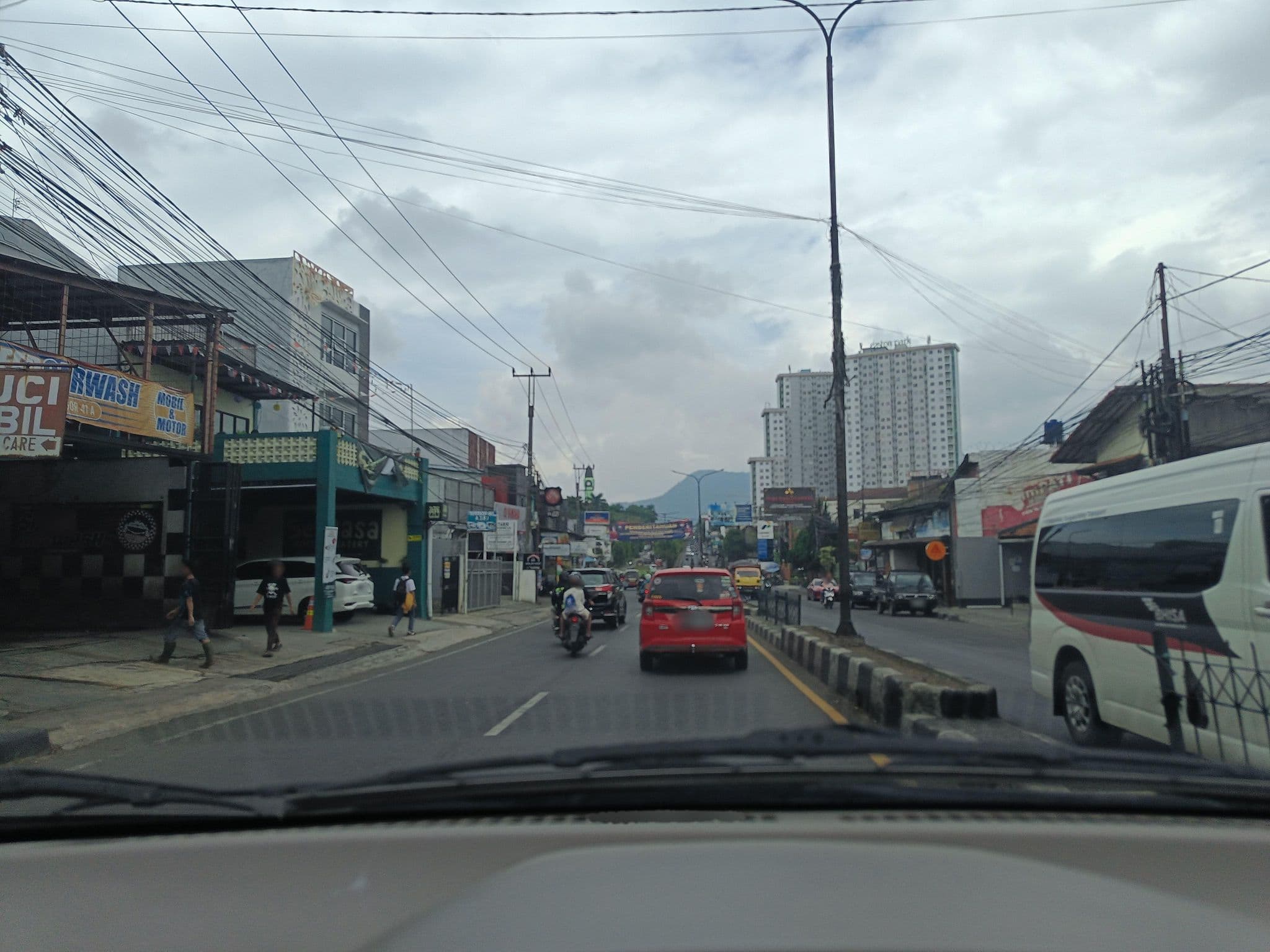 Street view near Hotel Jatinangor Bandung, Cileunyi — © hen0ch (CC BY-SA · Mapillary)