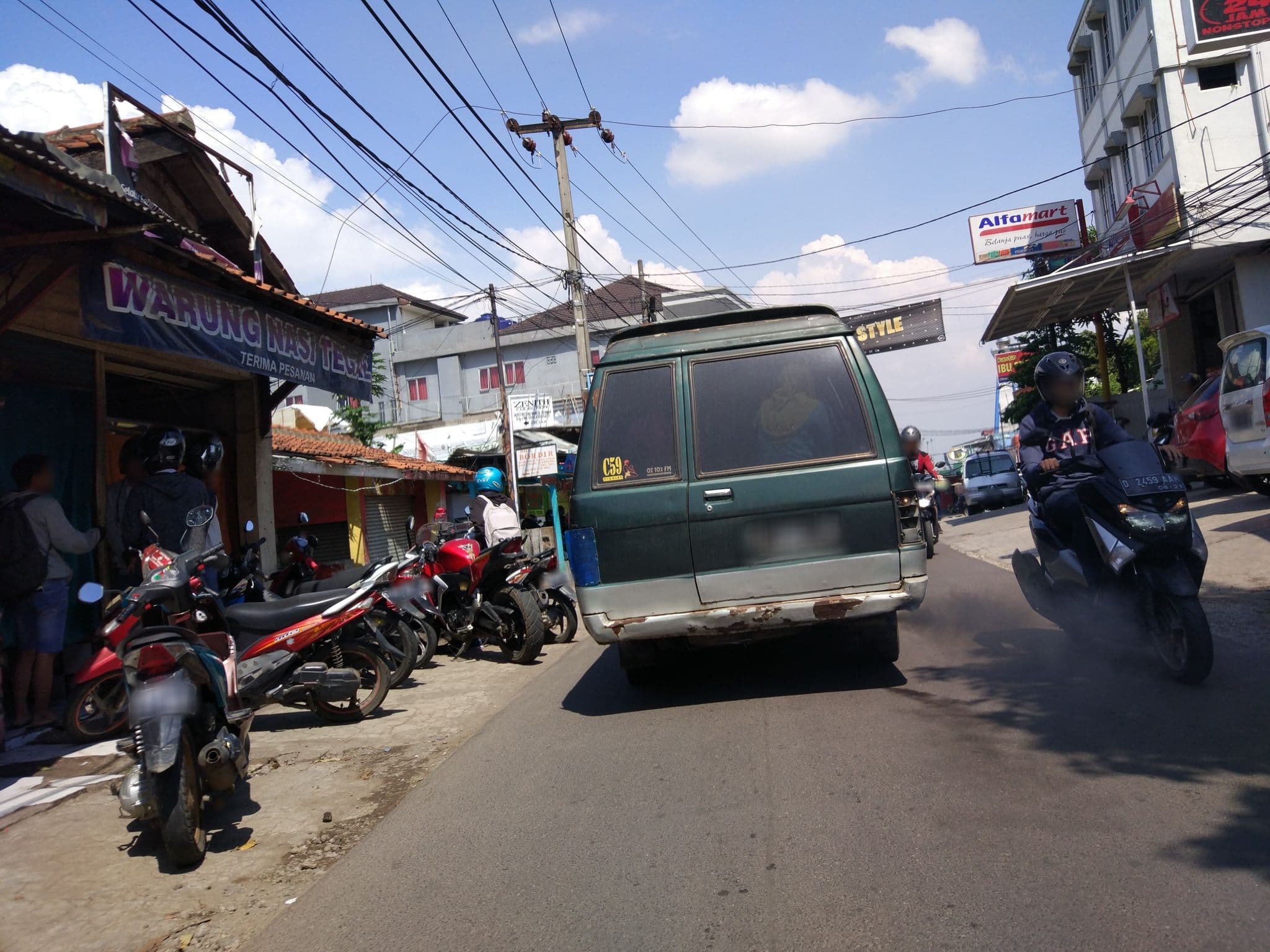 Street view near Pondok Isna, Cileunyi — © dirgam (CC BY-SA · Mapillary)
