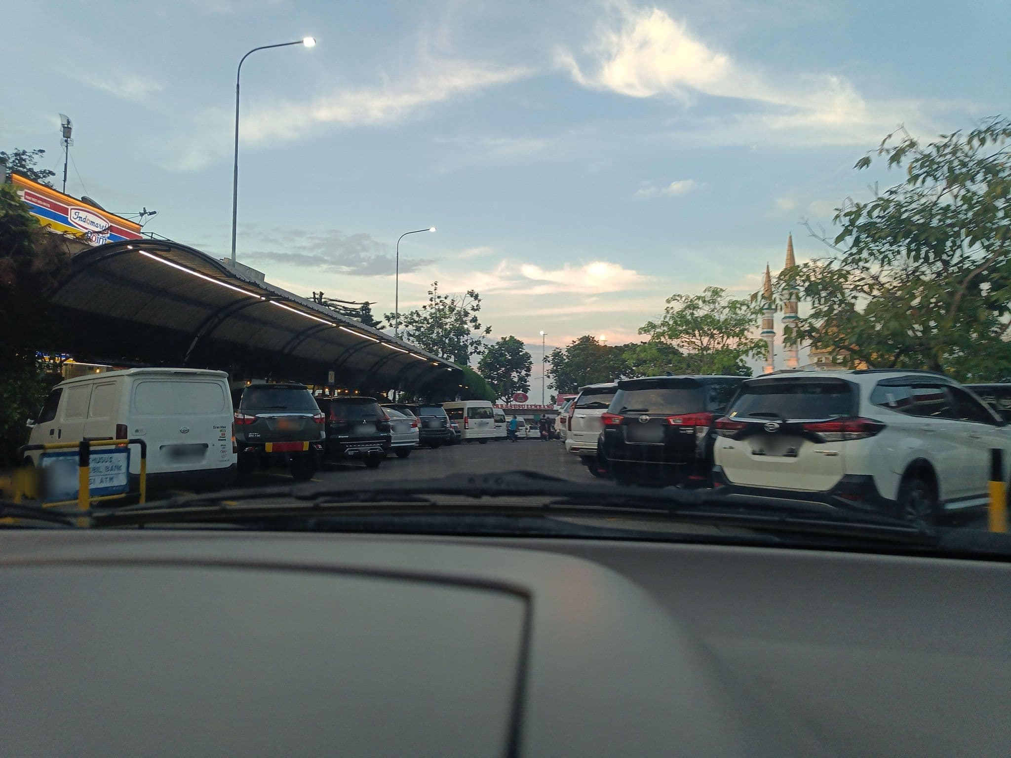 Street view near Grand zuri hotels, Purwakarta — © hen0ch (CC BY-SA · Mapillary)