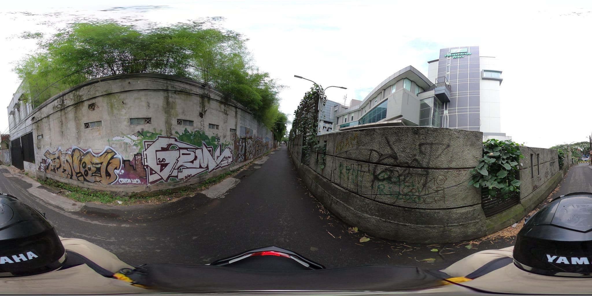Street view near Aston Primera Pasteur, Bandung — © Kaart_Local (CC BY-SA · Mapillary)