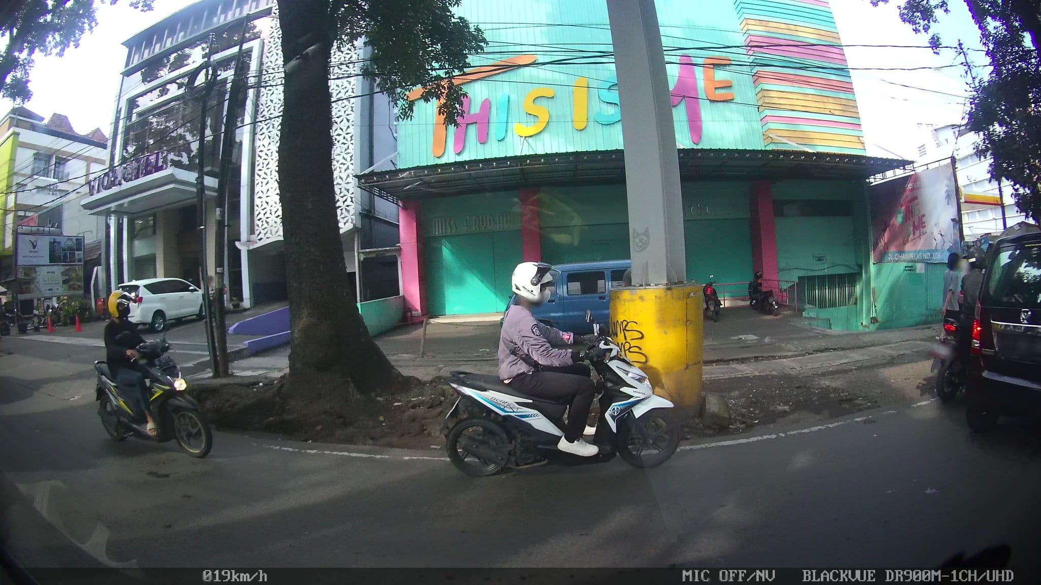 Street view near VIO HOTELS, Bandung — © kaart_2 (CC BY-SA · Mapillary)