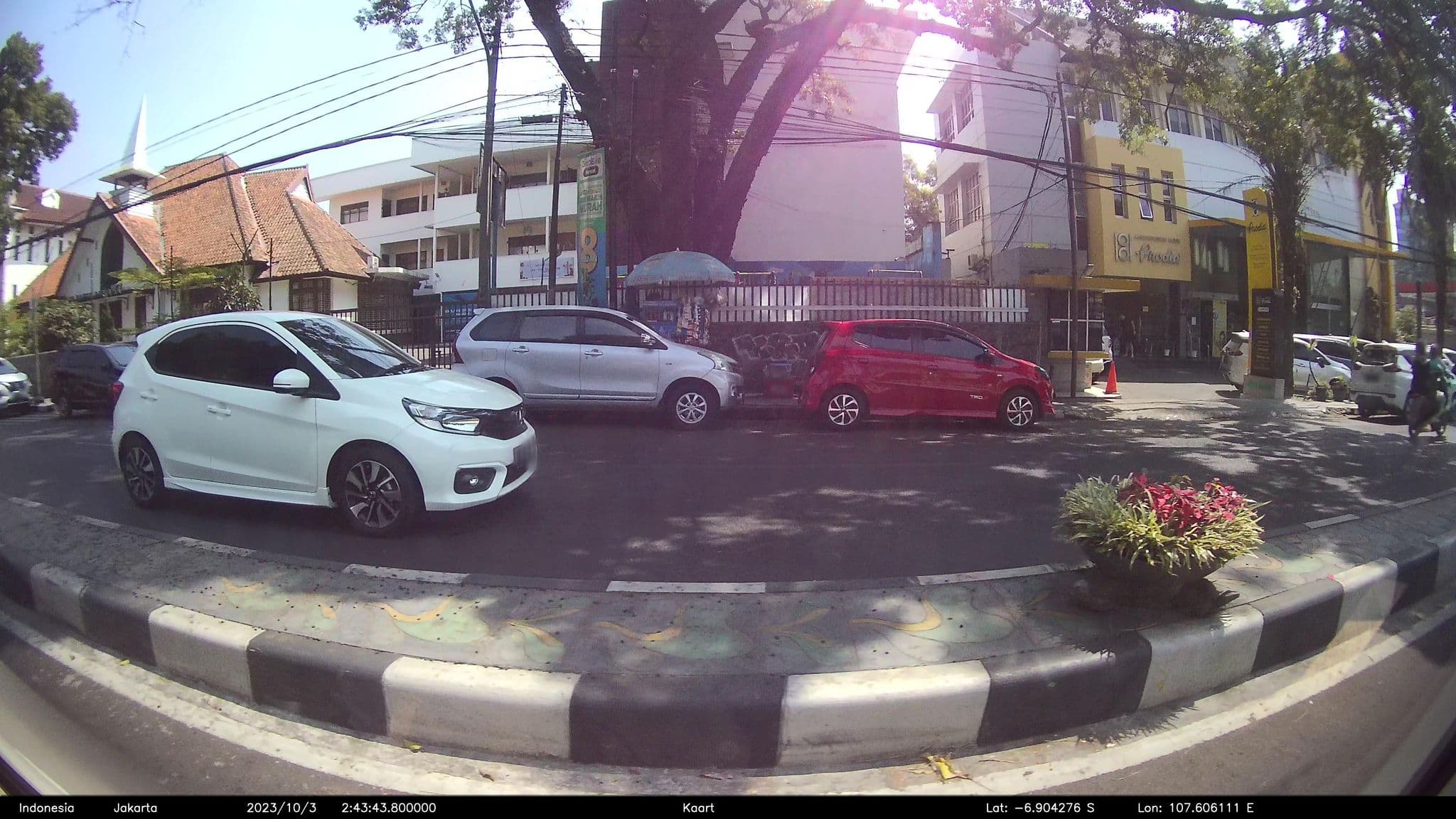Street view near laundry @sakura guest house, Bandung — © kaart_1 (CC BY-SA · Mapillary)