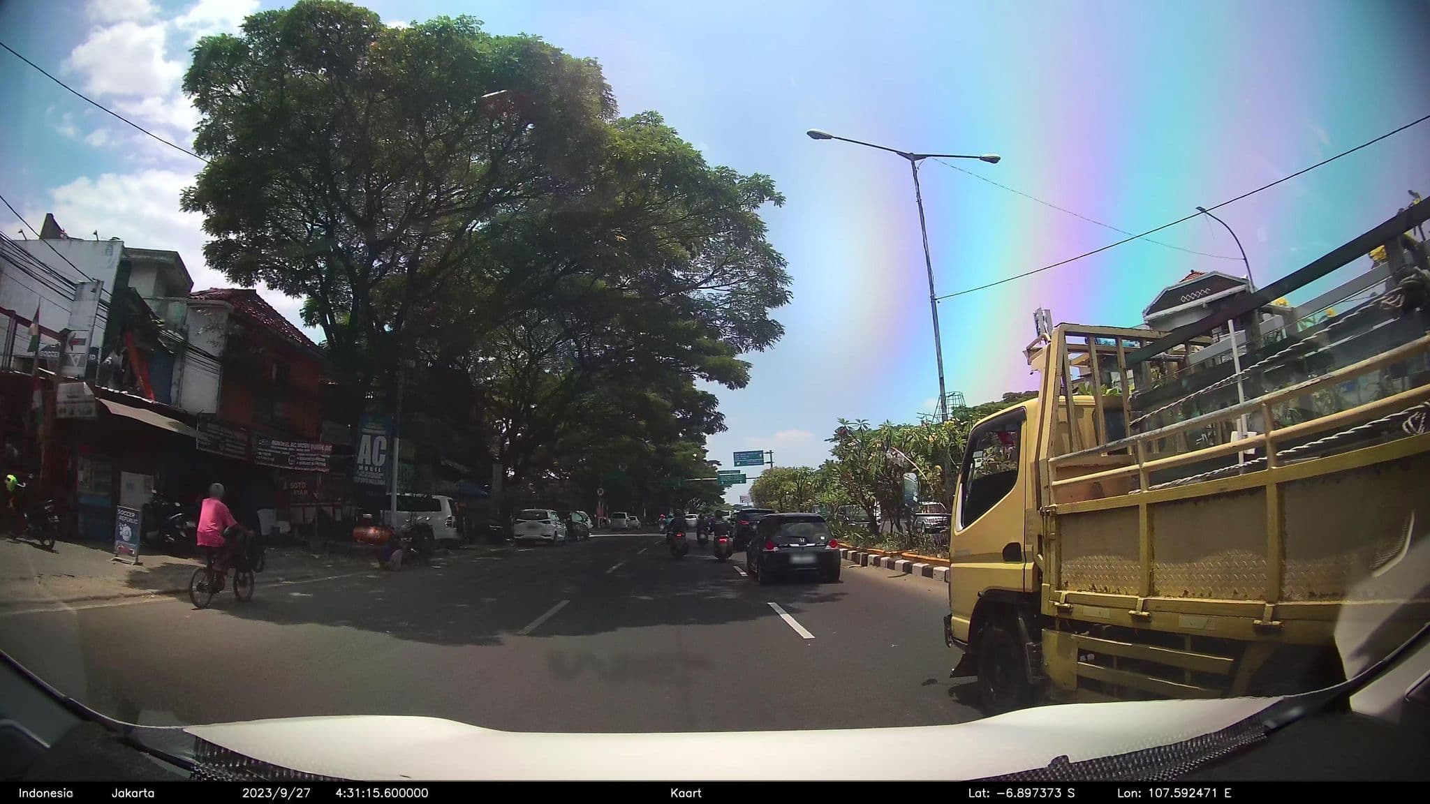 Street view near Ciumbuleuit Hotel, Bandung — © kaart_2 (CC BY-SA · Mapillary)