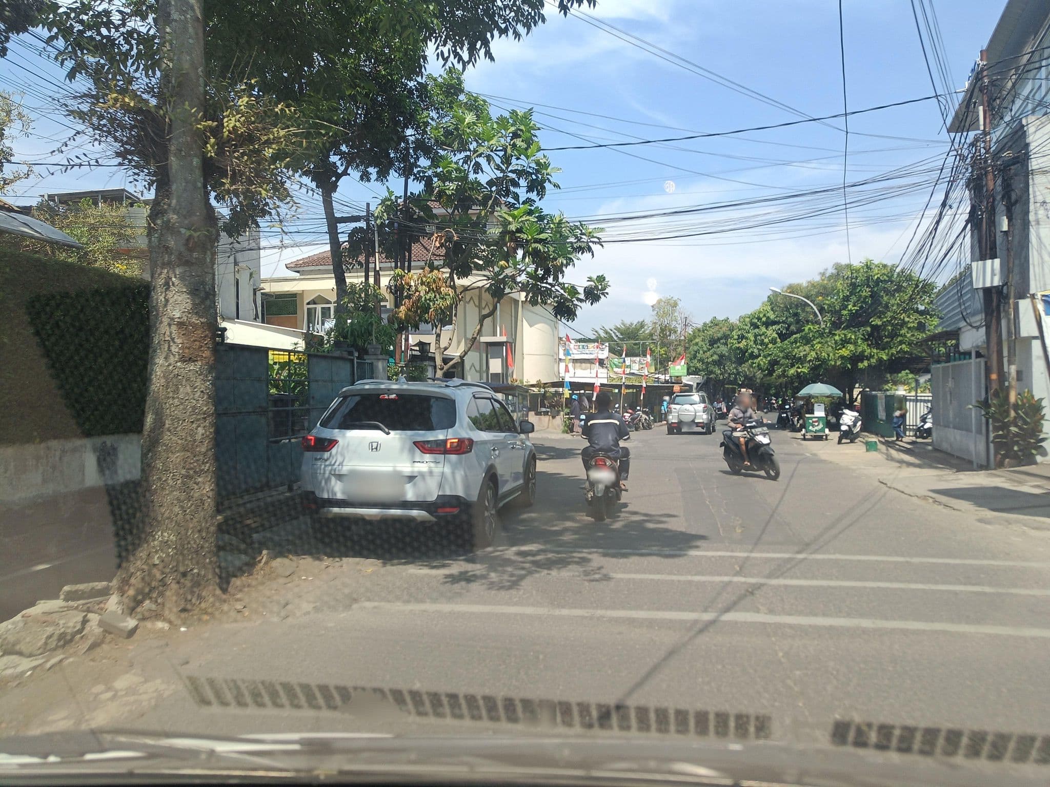 Street view near Wiena's Hotel - Pasteur Bandung, Bandung — © hen0ch (CC BY-SA · Mapillary)