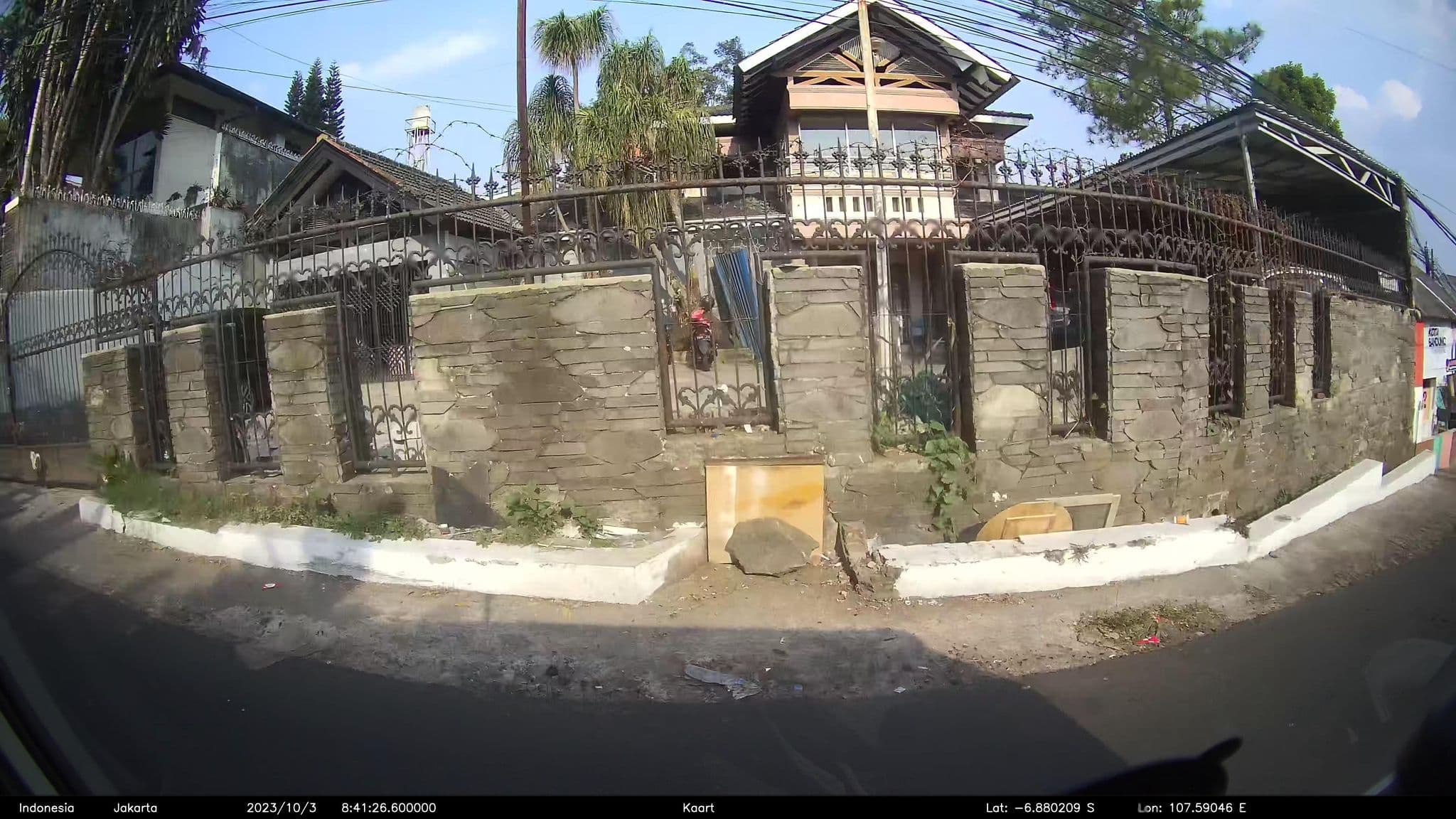 Street view near CT 195 Guest House, Bandung — © kaart5 (CC BY-SA · Mapillary)