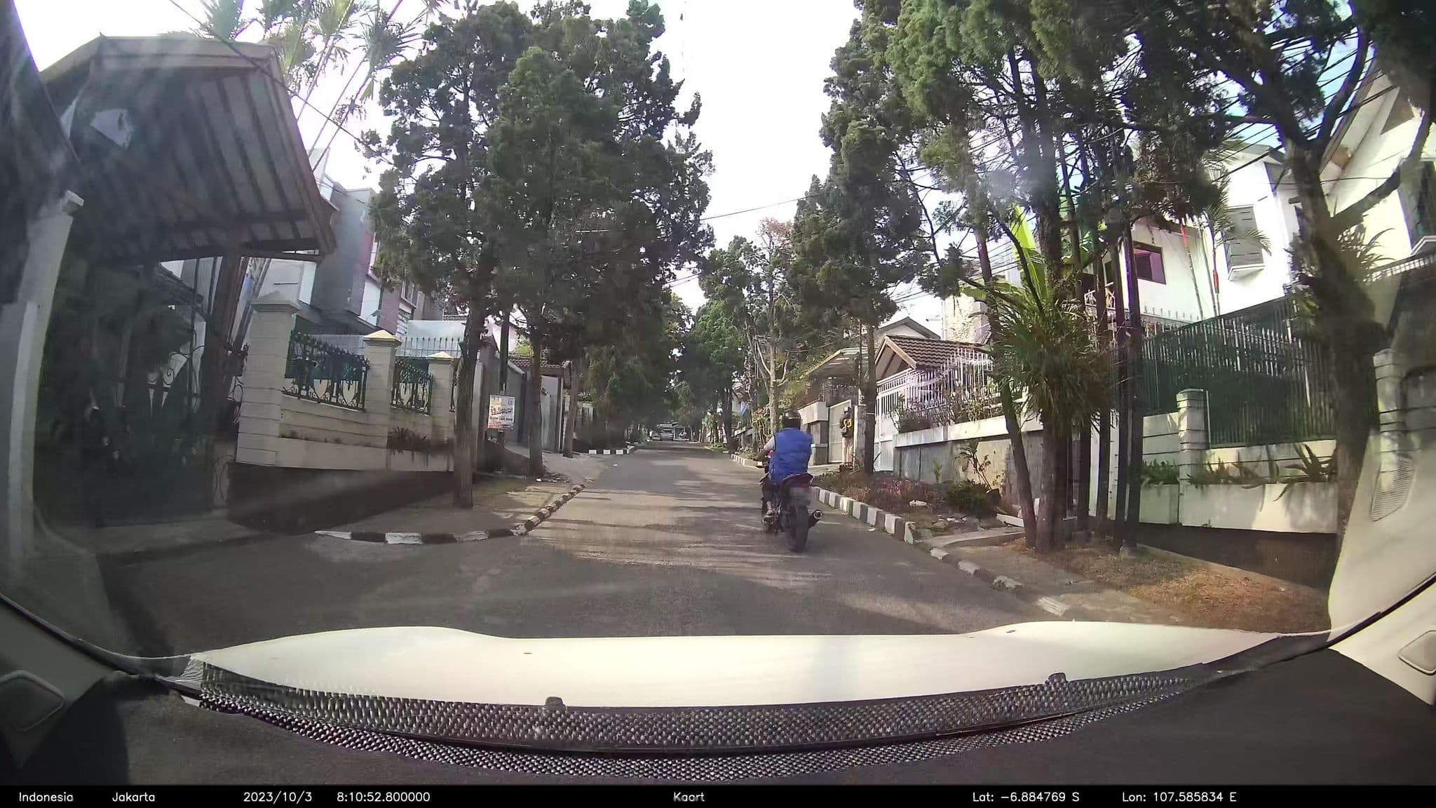 Street view near V hotel and resident, Bandung — © kaart5 (CC BY-SA · Mapillary)