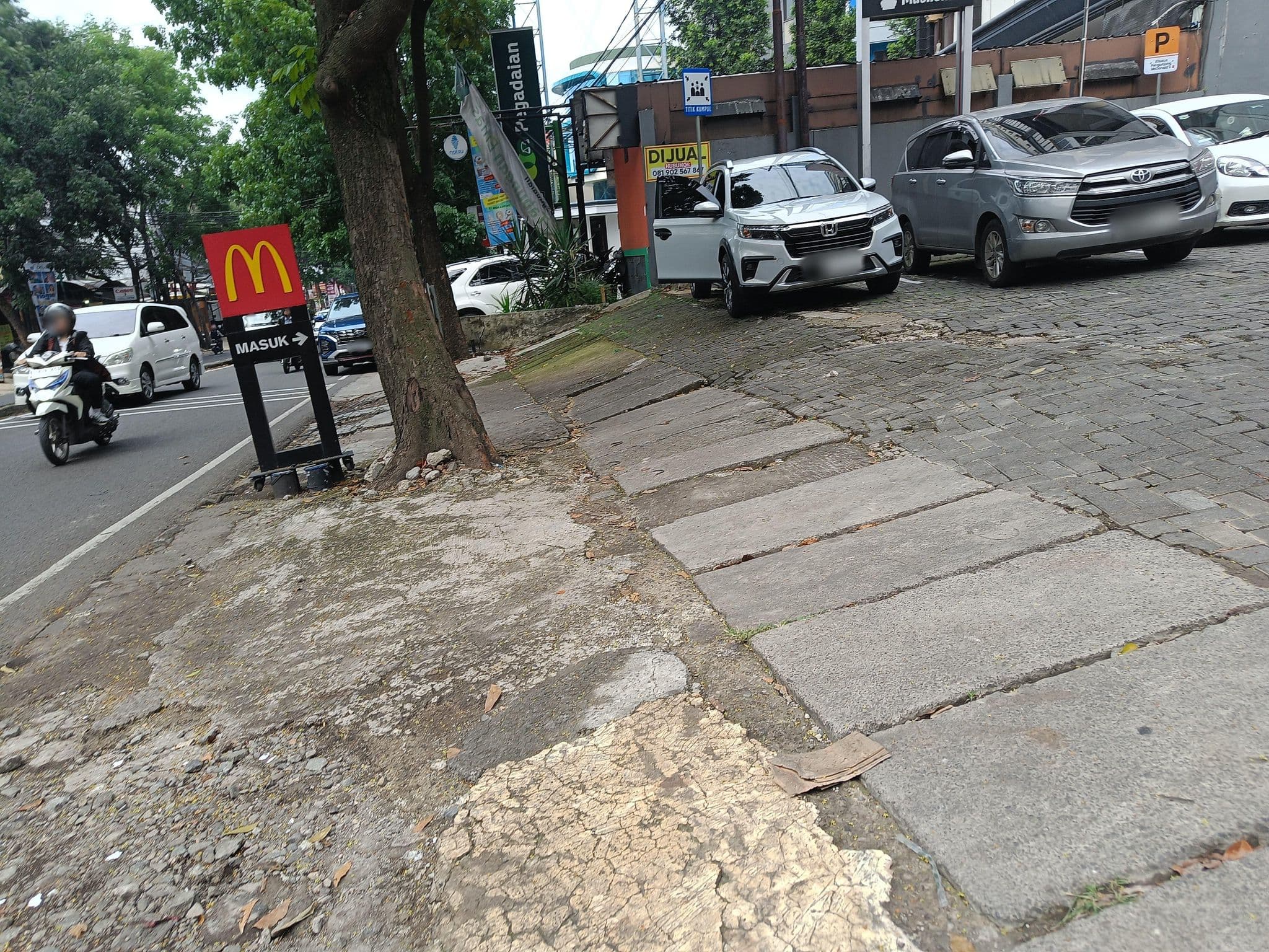 Street view near Victory Hall The Majesty Apartment, Cimahi — © hen0ch (CC BY-SA · Mapillary)