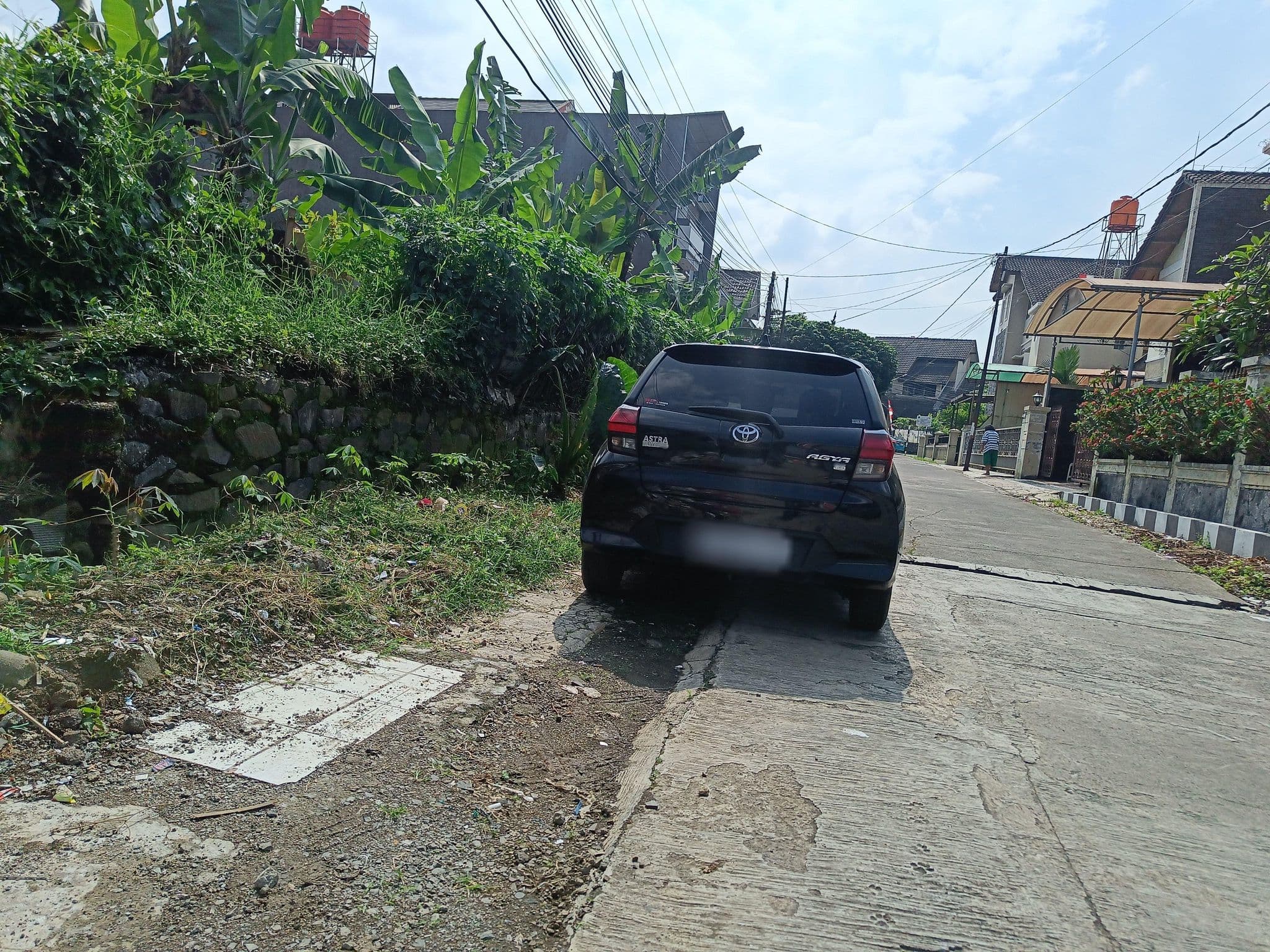 Street view near Infinite Residence Bandung, Bandung — © hen0ch (CC BY-SA · Mapillary)