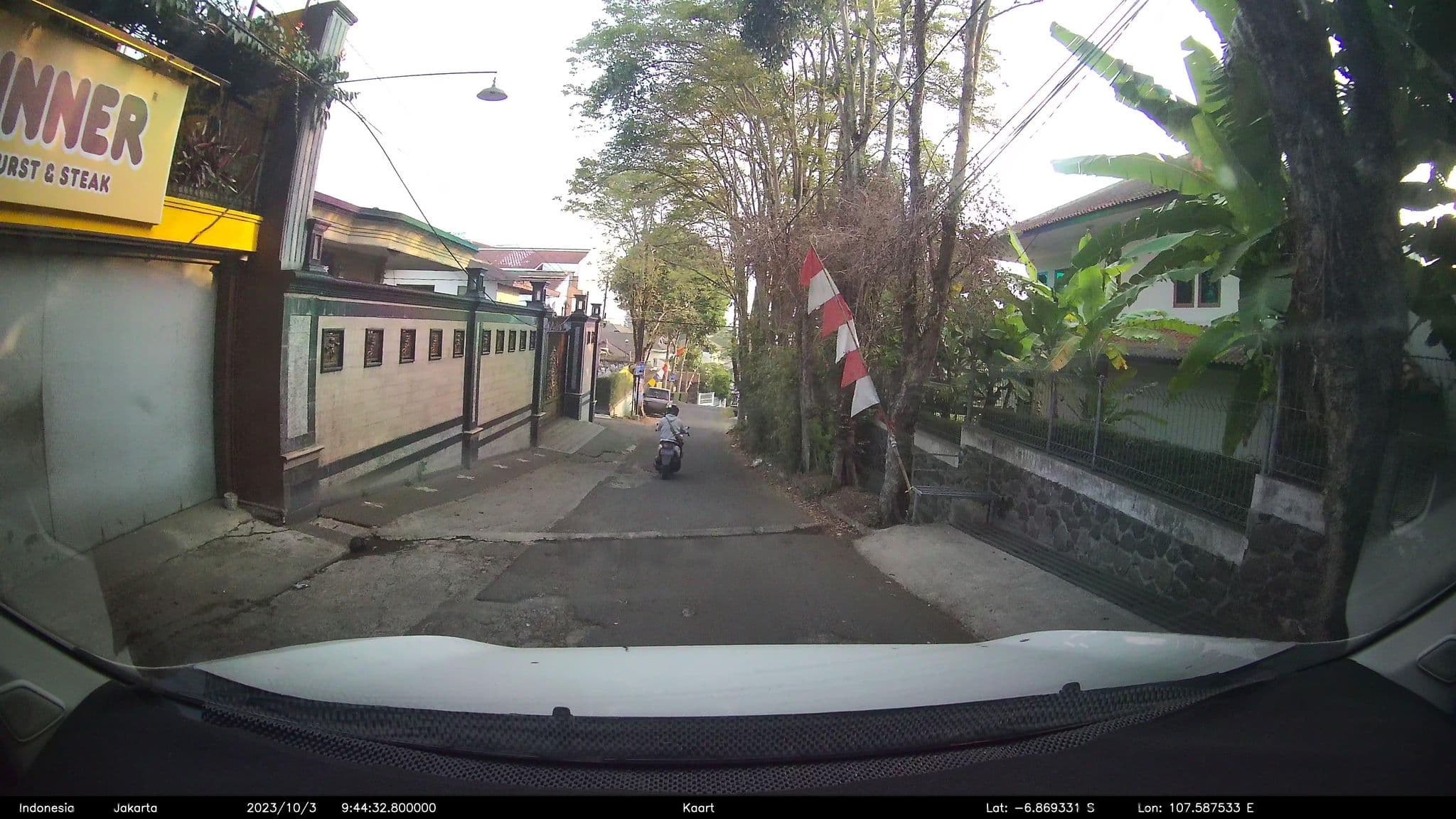 Street view near Restu Bali Hotel, Cimahi — © kaart5 (CC BY-SA · Mapillary)