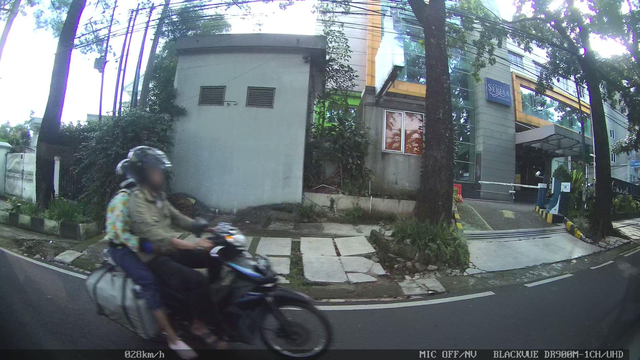 Street view near Hotel SERELA Setiabudhi, Bandung — © kaart5 (CC BY-SA · Mapillary)