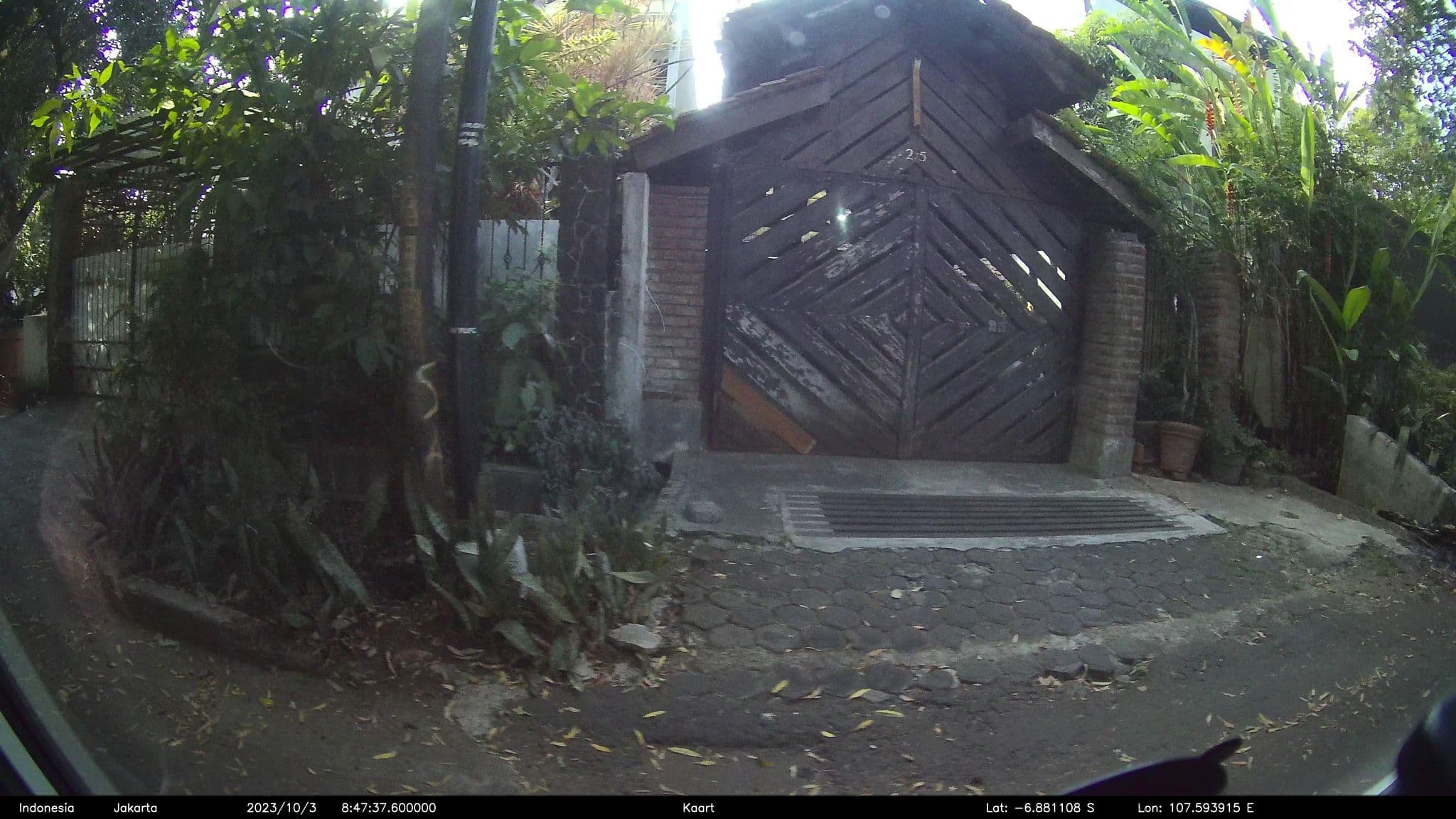 Street view near Laut Biru Resort Hotel, Bandung — © kaart5 (CC BY-SA · Mapillary)