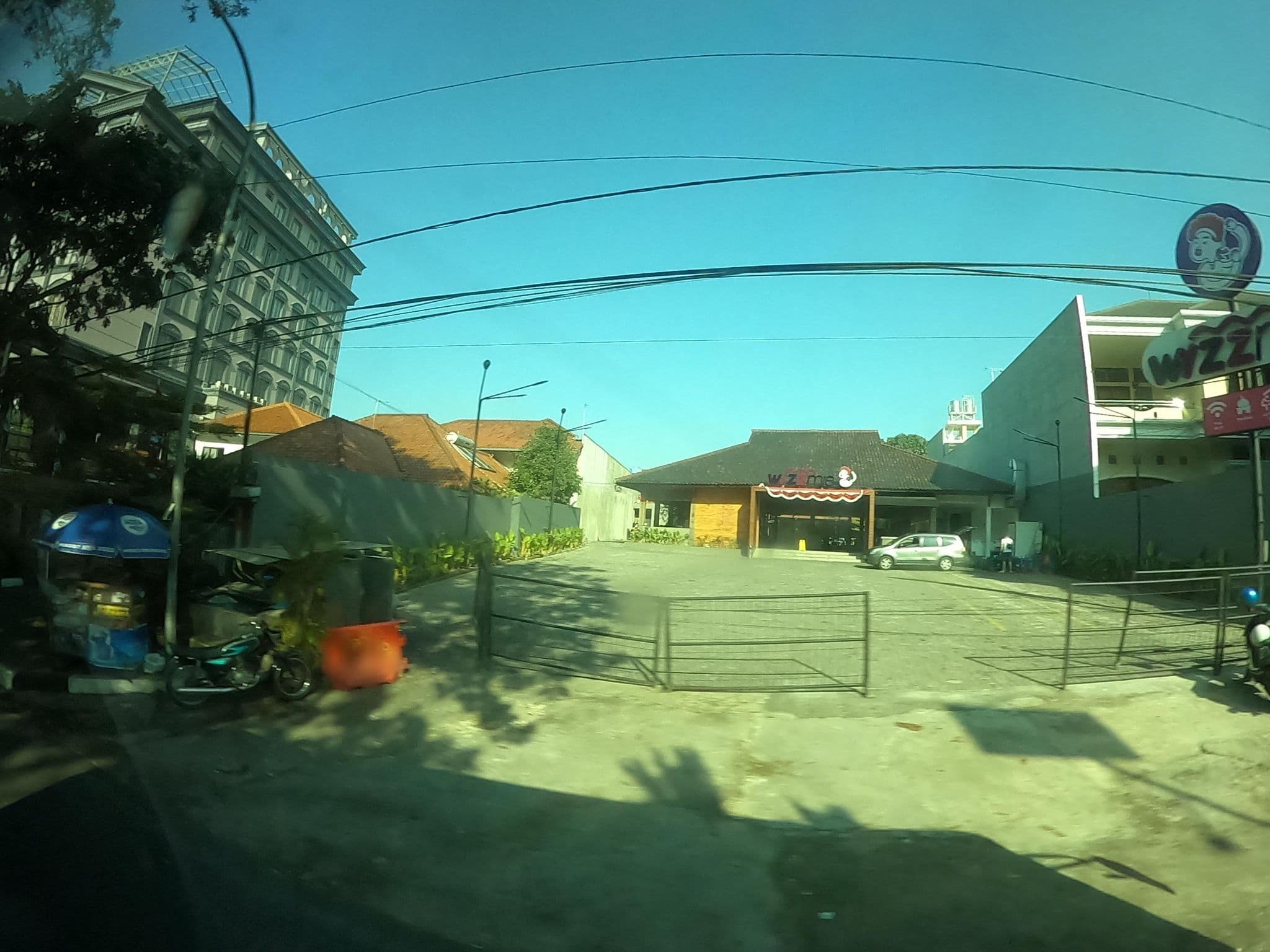 Street view near D’prima Hotel Bandung, Bandung — © rgtm_ryuiki (CC BY-SA · Mapillary)
