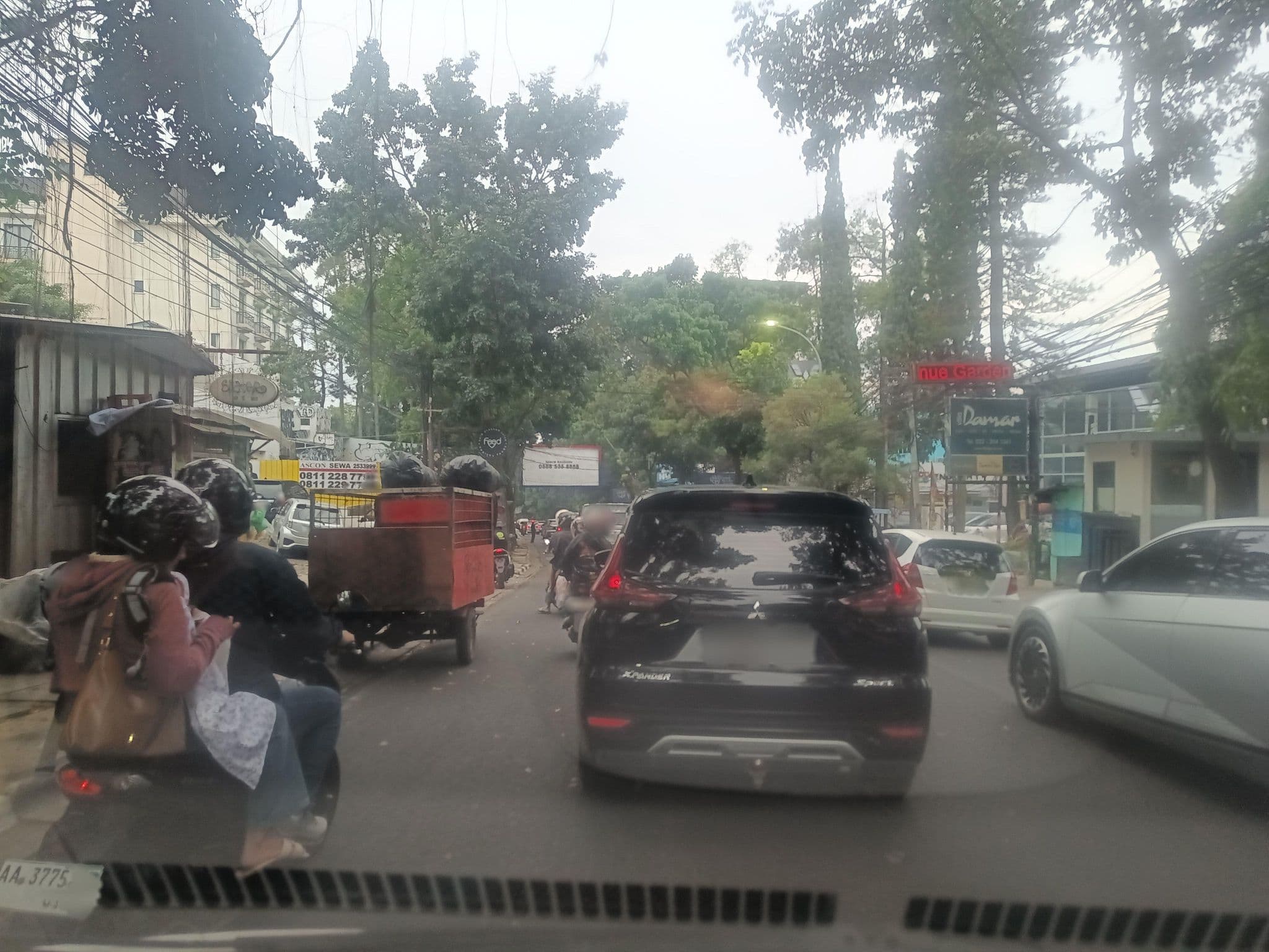 Street view near Marceilla hotel, Bandung — © hen0ch (CC BY-SA · Mapillary)