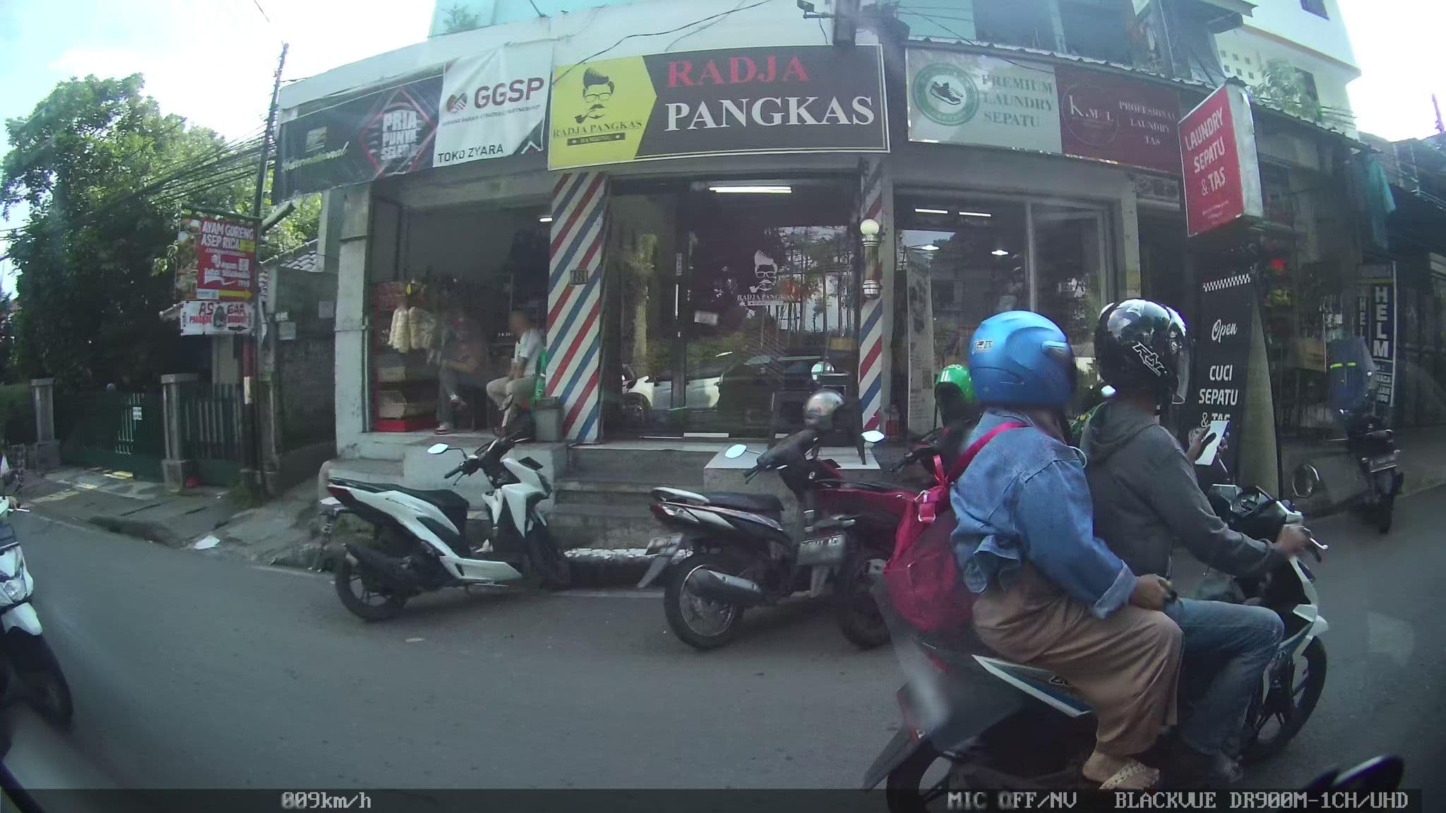 Street view near Paprika Room Banana Inn Hotel Bandung, Cimahi — © kaart_2 (CC BY-SA · Mapillary)