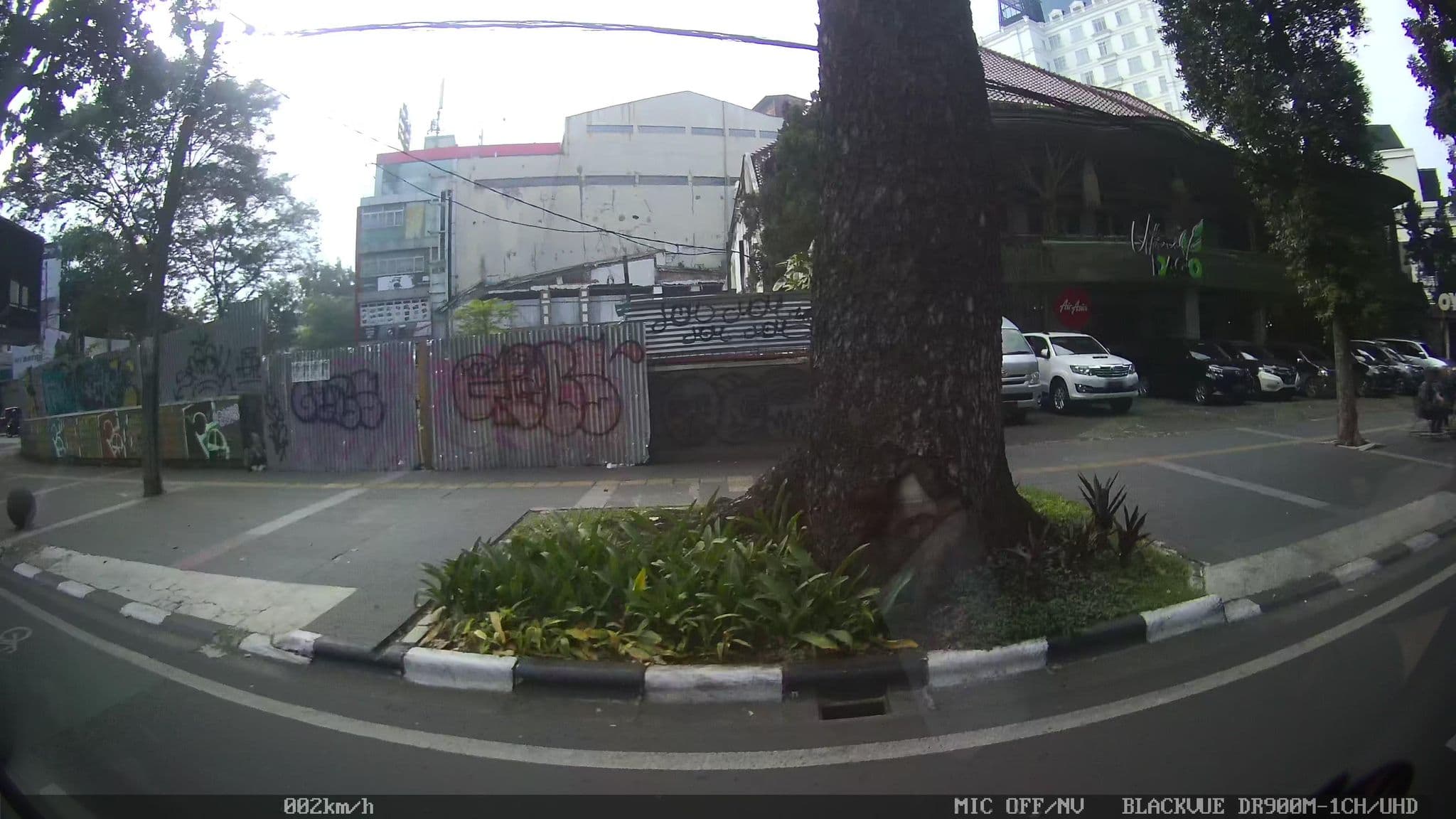 Street view near The Luxton, Bandung — © kaart5 (CC BY-SA · Mapillary)